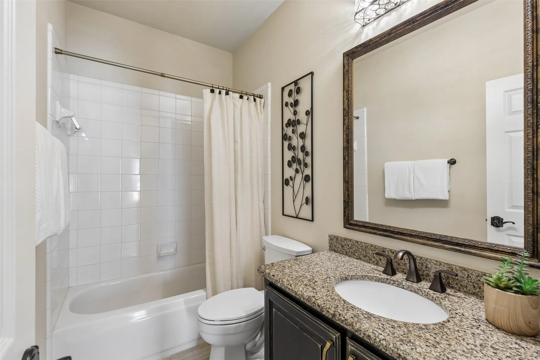 Single Family Residence For Sale in Collin County , 4182 Midrose Trail, Dallas, Texas 75287, 3 Bedroom, 2 Bathroom, 2 Garage spaces, 1,739 Sqft, built in 1997, mls#21333131, Real Estate Agent in Dallas, Homes For Sale in Collin county, Homes For Sale in Dallas, Realtor in Dallas Texas, Real Estate Brokerage Independent Realty Texas, Luminita Cordes Realtor