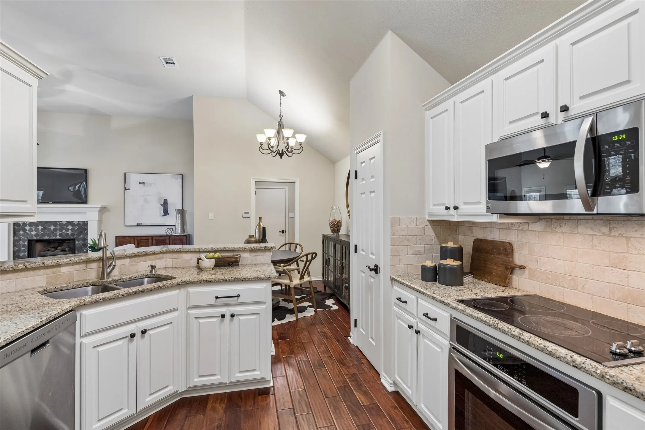 Single Family Residence For Sale in Collin County , 4182 Midrose Trail, Dallas, Texas 75287, 3 Bedroom, 2 Bathroom, 2 Garage spaces, 1,739 Sqft, built in 1997, mls#21333131, Real Estate Agent in Dallas, Homes For Sale in Collin county, Homes For Sale in Dallas, Realtor in Dallas Texas, Real Estate Brokerage Independent Realty Texas, Luminita Cordes Realtor