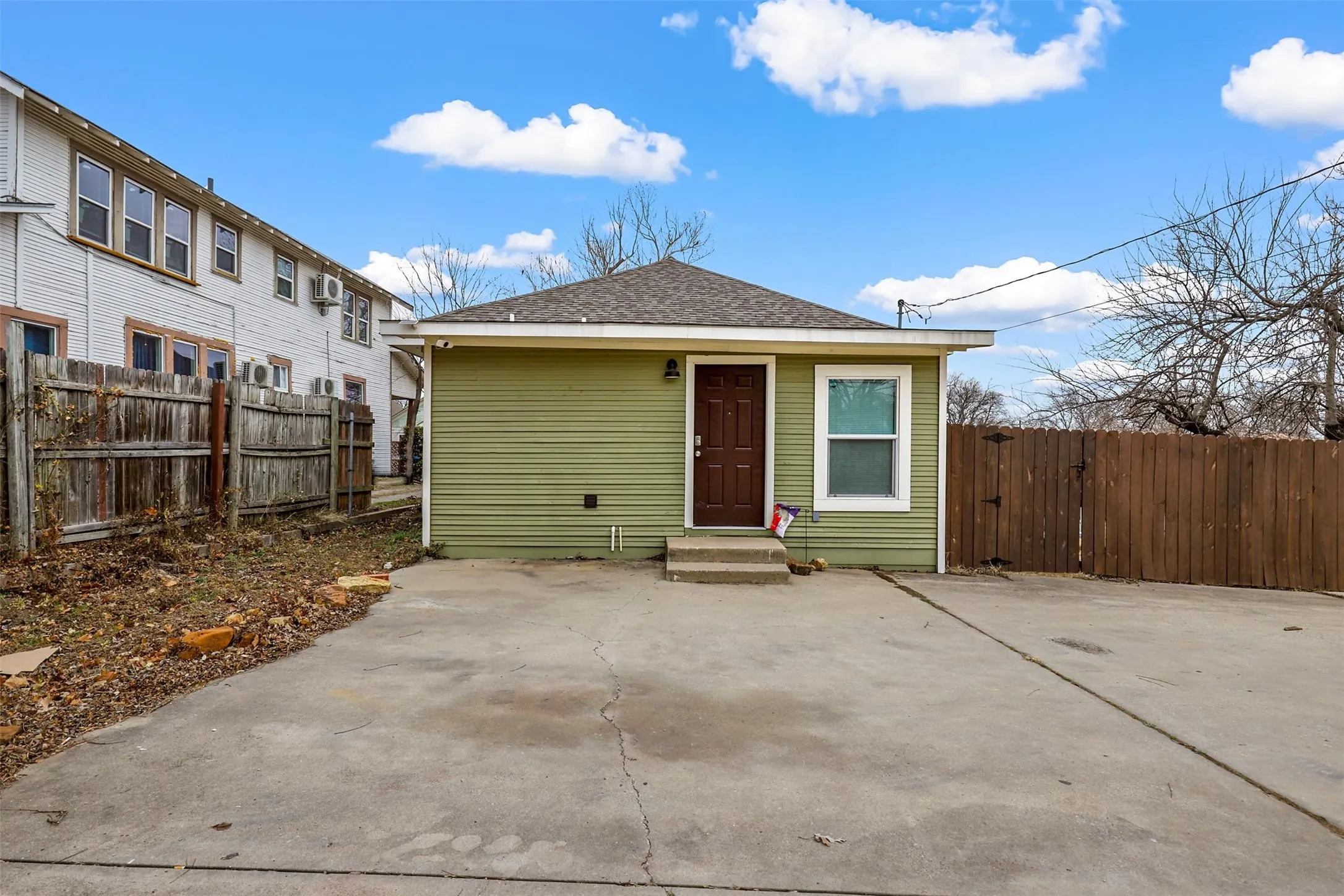 Single Family Residence For Sale in Tarrant County , 1501 Lagonda Avenue, Fort Worth, Texas 76164, 3 Bedroom, 2 Bathroom, Garage spaces, 1,373 Sqft, built in 1910, mls#21340472, Real Estate Agent in Fort Worth, Homes For Sale in Tarrant county, Homes For Sale in Fort Worth, Realtor in Fort Worth Texas, Real Estate Brokerage Independent Realty Texas, Luminita Cordes Realtor