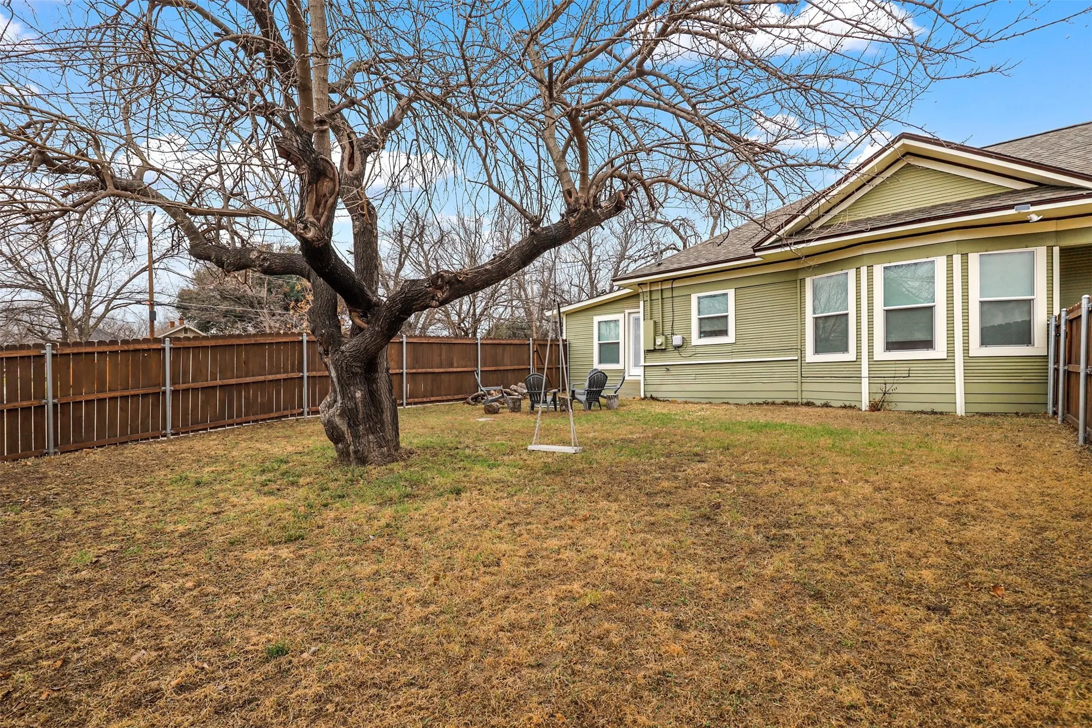 Single Family Residence For Sale in Tarrant County , 1501 Lagonda Avenue, Fort Worth, Texas 76164, 3 Bedroom, 2 Bathroom, Garage spaces, 1,373 Sqft, built in 1910, mls#21340472, Real Estate Agent in Fort Worth, Homes For Sale in Tarrant county, Homes For Sale in Fort Worth, Realtor in Fort Worth Texas, Real Estate Brokerage Independent Realty Texas, Luminita Cordes Realtor