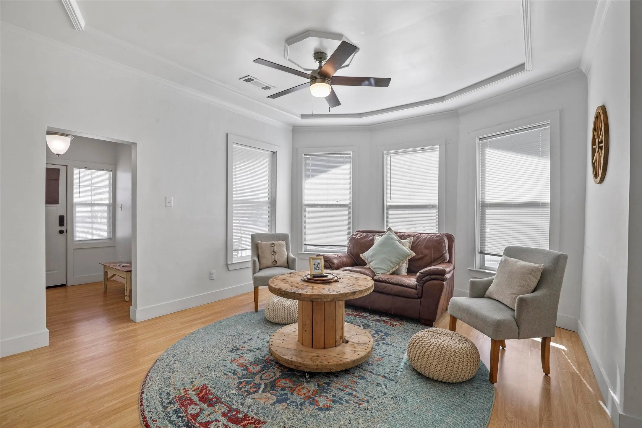 Single Family Residence For Sale in Tarrant County , 1501 Lagonda Avenue, Fort Worth, Texas 76164, 3 Bedroom, 2 Bathroom, Garage spaces, 1,373 Sqft, built in 1910, mls#21340472, Real Estate Agent in Fort Worth, Homes For Sale in Tarrant county, Homes For Sale in Fort Worth, Realtor in Fort Worth Texas, Real Estate Brokerage Independent Realty Texas, Luminita Cordes Realtor