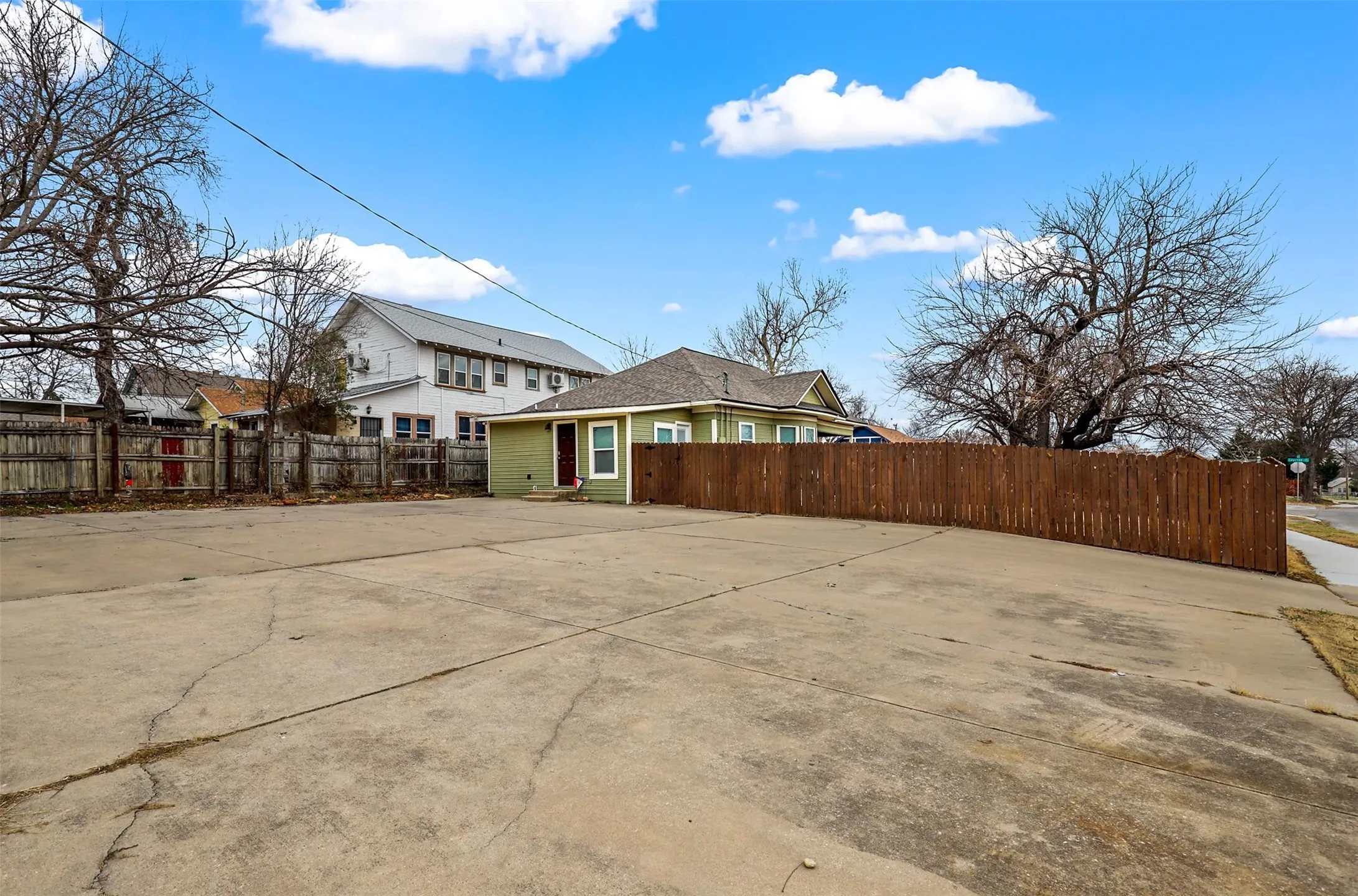 Single Family Residence For Sale in Tarrant County , 1501 Lagonda Avenue, Fort Worth, Texas 76164, 3 Bedroom, 2 Bathroom, Garage spaces, 1,373 Sqft, built in 1910, mls#21340472, Real Estate Agent in Fort Worth, Homes For Sale in Tarrant county, Homes For Sale in Fort Worth, Realtor in Fort Worth Texas, Real Estate Brokerage Independent Realty Texas, Luminita Cordes Realtor