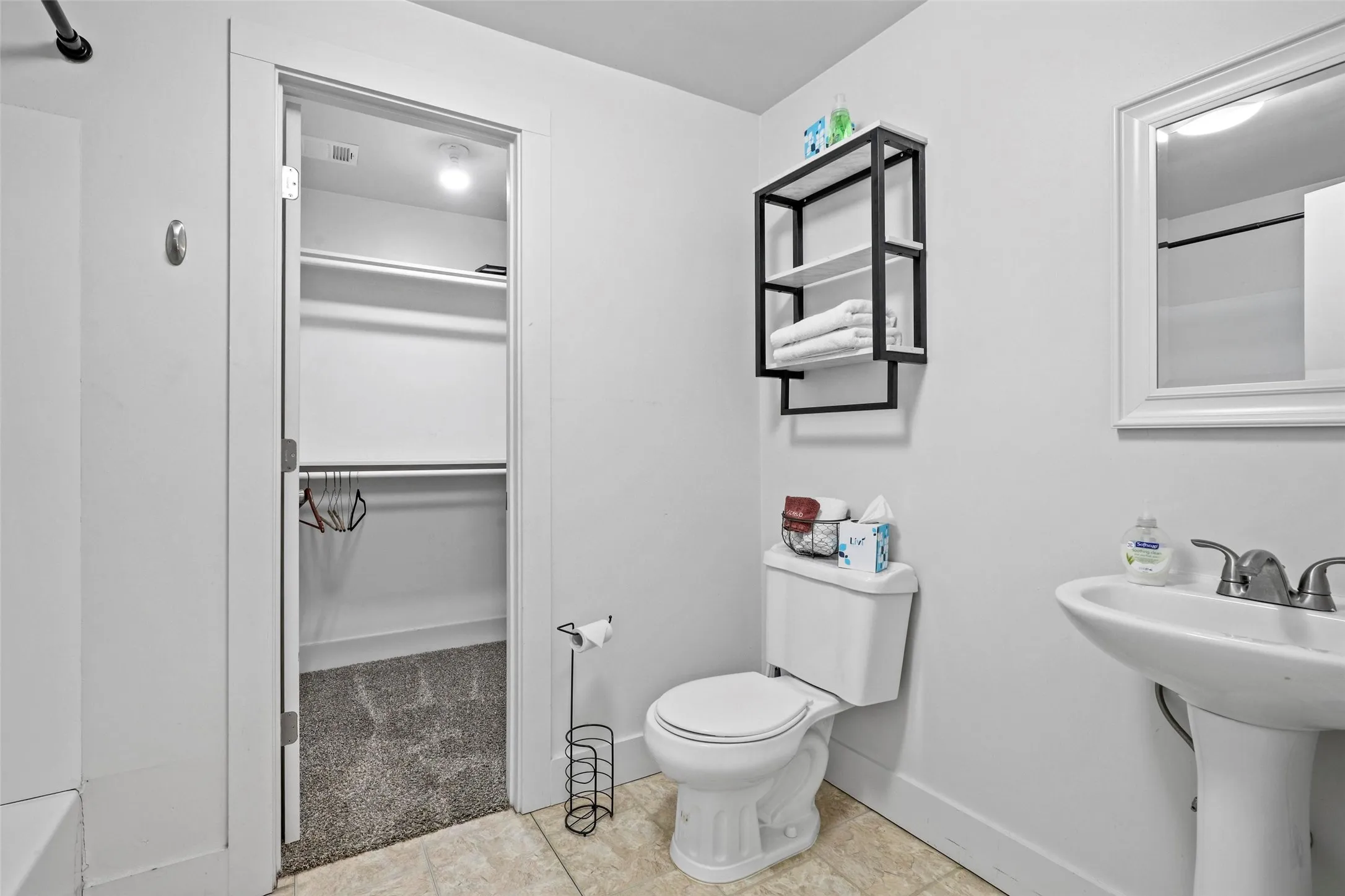 Single Family Residence For Sale in Tarrant County , 1501 Lagonda Avenue, Fort Worth, Texas 76164, 3 Bedroom, 2 Bathroom, Garage spaces, 1,373 Sqft, built in 1910, mls#21340472, Real Estate Agent in Fort Worth, Homes For Sale in Tarrant county, Homes For Sale in Fort Worth, Realtor in Fort Worth Texas, Real Estate Brokerage Independent Realty Texas, Luminita Cordes Realtor