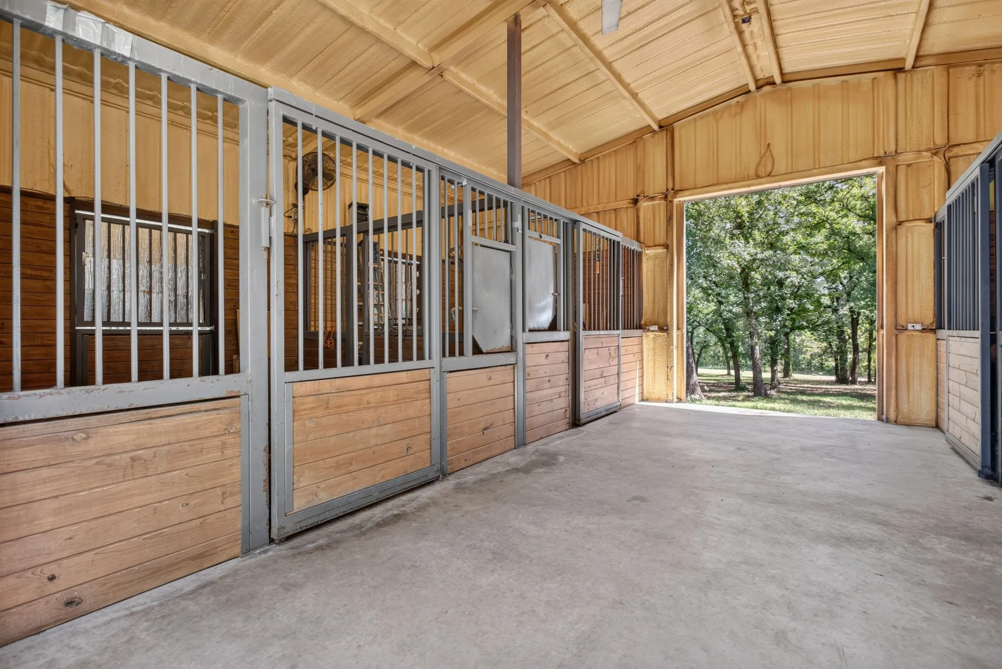 Single Family Residence For Sale in Johnson County , 3012 County Road 919, Burleson, Texas 76028, 4 Bedrooms, 2 Bathrooms, 2 Garage spaces, 3,085 Sqft, built in 2017, Price $1,100,000, mls#21338073, Real Estate Agent in Burleson, Homes For Sale in Johnson county, Homes For Sale in Burleson, Realtor in Burleson Texas, Real Estate Brokerage Independent Realty Texas, Luminita Cordes Realtor
