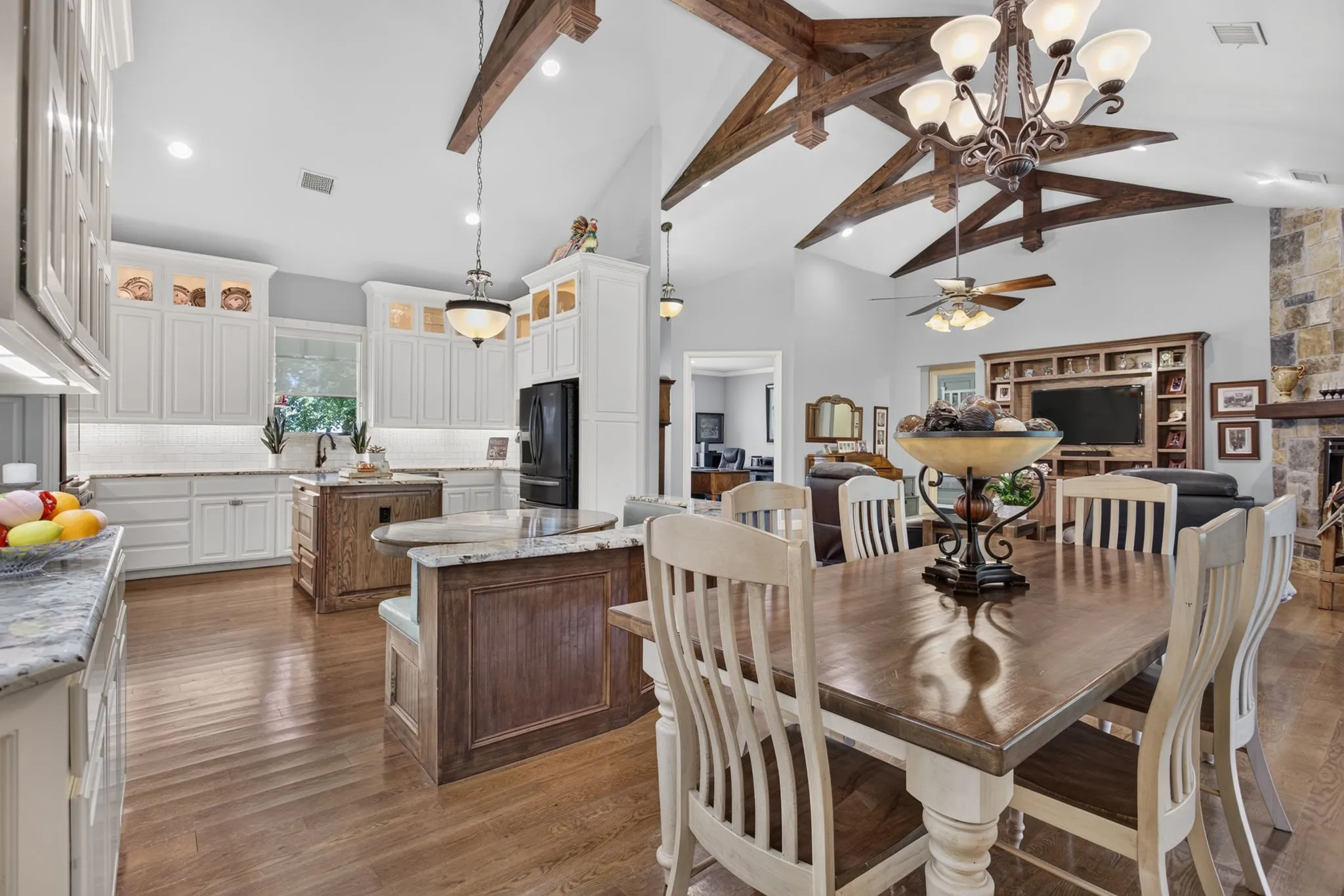 Single Family Residence For Sale in Johnson County , 3012 County Road 919, Burleson, Texas 76028, 4 Bedrooms, 2 Bathrooms, 2 Garage spaces, 3,085 Sqft, built in 2017, Price $1,100,000, mls#21338073, Real Estate Agent in Burleson, Homes For Sale in Johnson county, Homes For Sale in Burleson, Realtor in Burleson Texas, Real Estate Brokerage Independent Realty Texas, Luminita Cordes Realtor