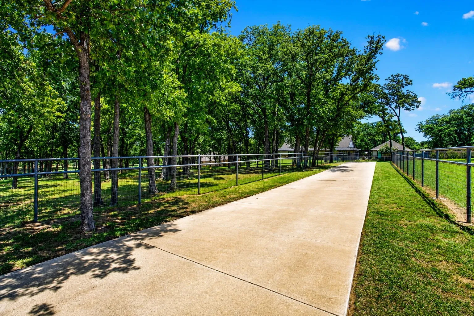 Single Family Residence For Sale in Johnson County , 3012 County Road 919, Burleson, Texas 76028, 4 Bedrooms, 2 Bathrooms, 2 Garage spaces, 3,085 Sqft, built in 2017, Price $1,100,000, mls#21338073, Real Estate Agent in Burleson, Homes For Sale in Johnson county, Homes For Sale in Burleson, Realtor in Burleson Texas, Real Estate Brokerage Independent Realty Texas, Luminita Cordes Realtor