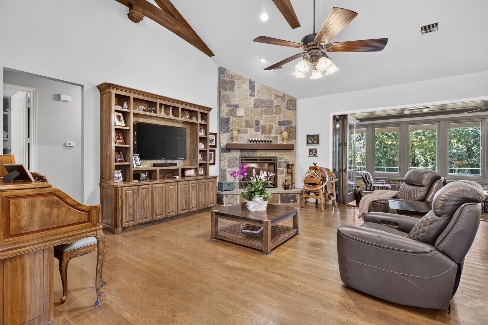 Single Family Residence For Sale in Johnson County , 3012 County Road 919, Burleson, Texas 76028, 4 Bedrooms, 2 Bathrooms, 2 Garage spaces, 3,085 Sqft, built in 2017, Price $1,100,000, mls#21338073, Real Estate Agent in Burleson, Homes For Sale in Johnson county, Homes For Sale in Burleson, Realtor in Burleson Texas, Real Estate Brokerage Independent Realty Texas, Luminita Cordes Realtor