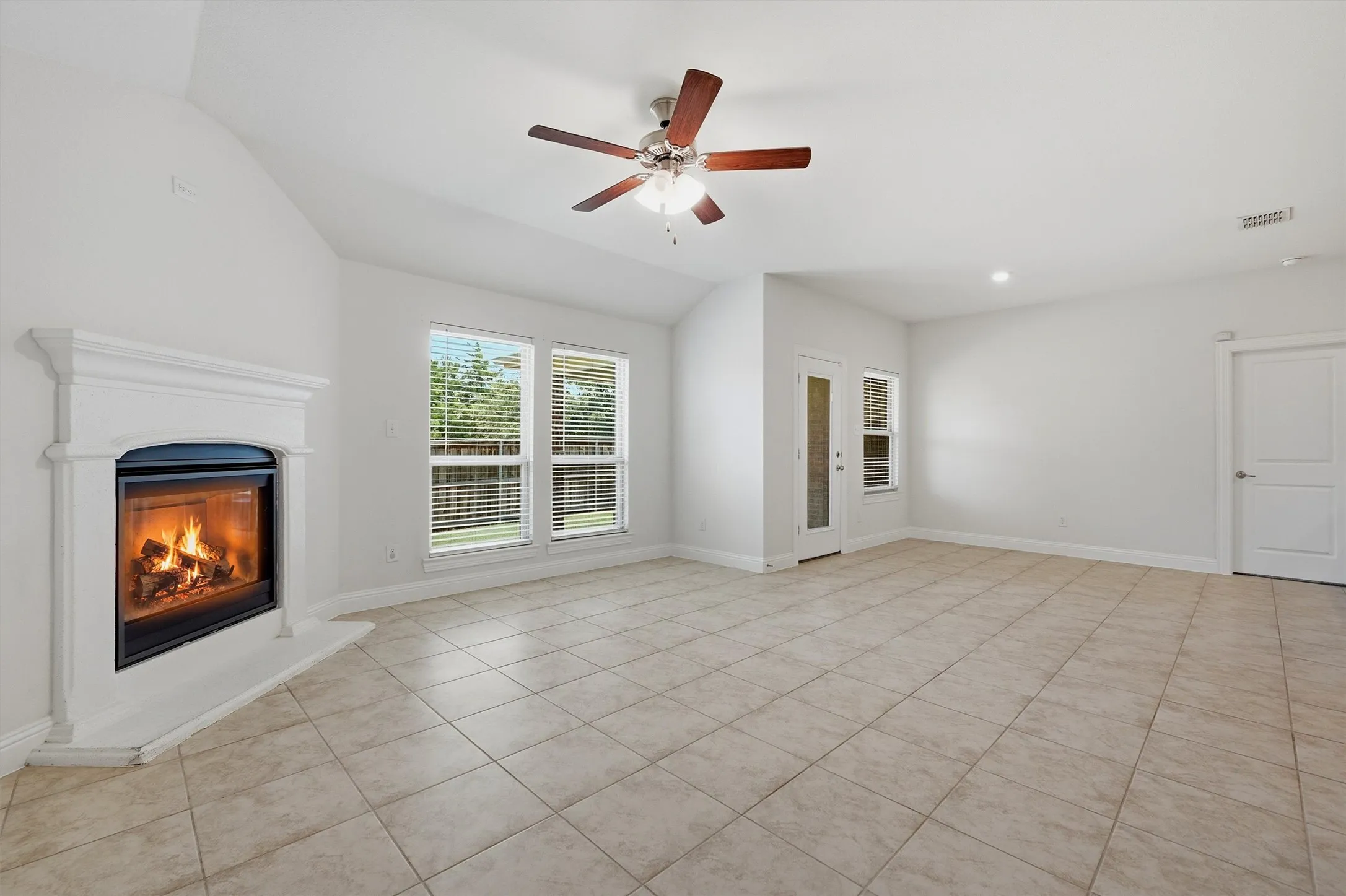 Single Family Residence For Sale in Collin County , 1217 Gibson Drive, Melissa, Texas 75454, 3 Bedroom, 2 Bathroom, 2 Garage spaces, 1,873 Sqft, built in 2019, mls#21339453, Real Estate Agent in Melissa, Homes For Sale in Collin county, Homes For Sale in Melissa, Realtor in Melissa Texas, Real Estate Brokerage Independent Realty Texas, Luminita Cordes Realtor