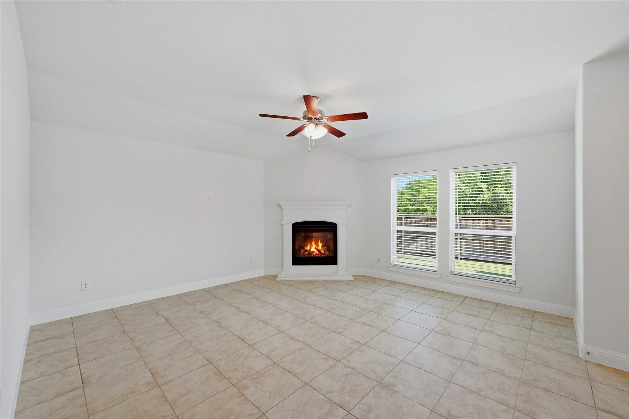 Single Family Residence For Sale in Collin County , 1217 Gibson Drive, Melissa, Texas 75454, 3 Bedroom, 2 Bathroom, 2 Garage spaces, 1,873 Sqft, built in 2019, mls#21339453, Real Estate Agent in Melissa, Homes For Sale in Collin county, Homes For Sale in Melissa, Realtor in Melissa Texas, Real Estate Brokerage Independent Realty Texas, Luminita Cordes Realtor