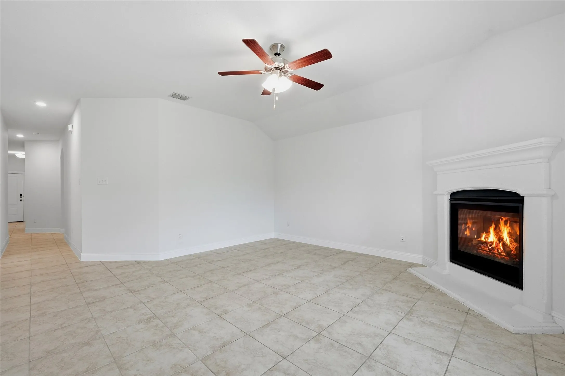 Single Family Residence For Sale in Collin County , 1217 Gibson Drive, Melissa, Texas 75454, 3 Bedroom, 2 Bathroom, 2 Garage spaces, 1,873 Sqft, built in 2019, mls#21339453, Real Estate Agent in Melissa, Homes For Sale in Collin county, Homes For Sale in Melissa, Realtor in Melissa Texas, Real Estate Brokerage Independent Realty Texas, Luminita Cordes Realtor