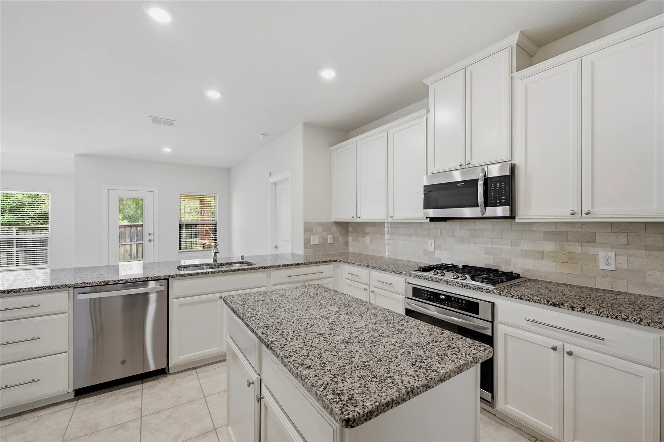 Single Family Residence For Sale in Collin County , 1217 Gibson Drive, Melissa, Texas 75454, 3 Bedroom, 2 Bathroom, 2 Garage spaces, 1,873 Sqft, built in 2019, mls#21339453, Real Estate Agent in Melissa, Homes For Sale in Collin county, Homes For Sale in Melissa, Realtor in Melissa Texas, Real Estate Brokerage Independent Realty Texas, Luminita Cordes Realtor