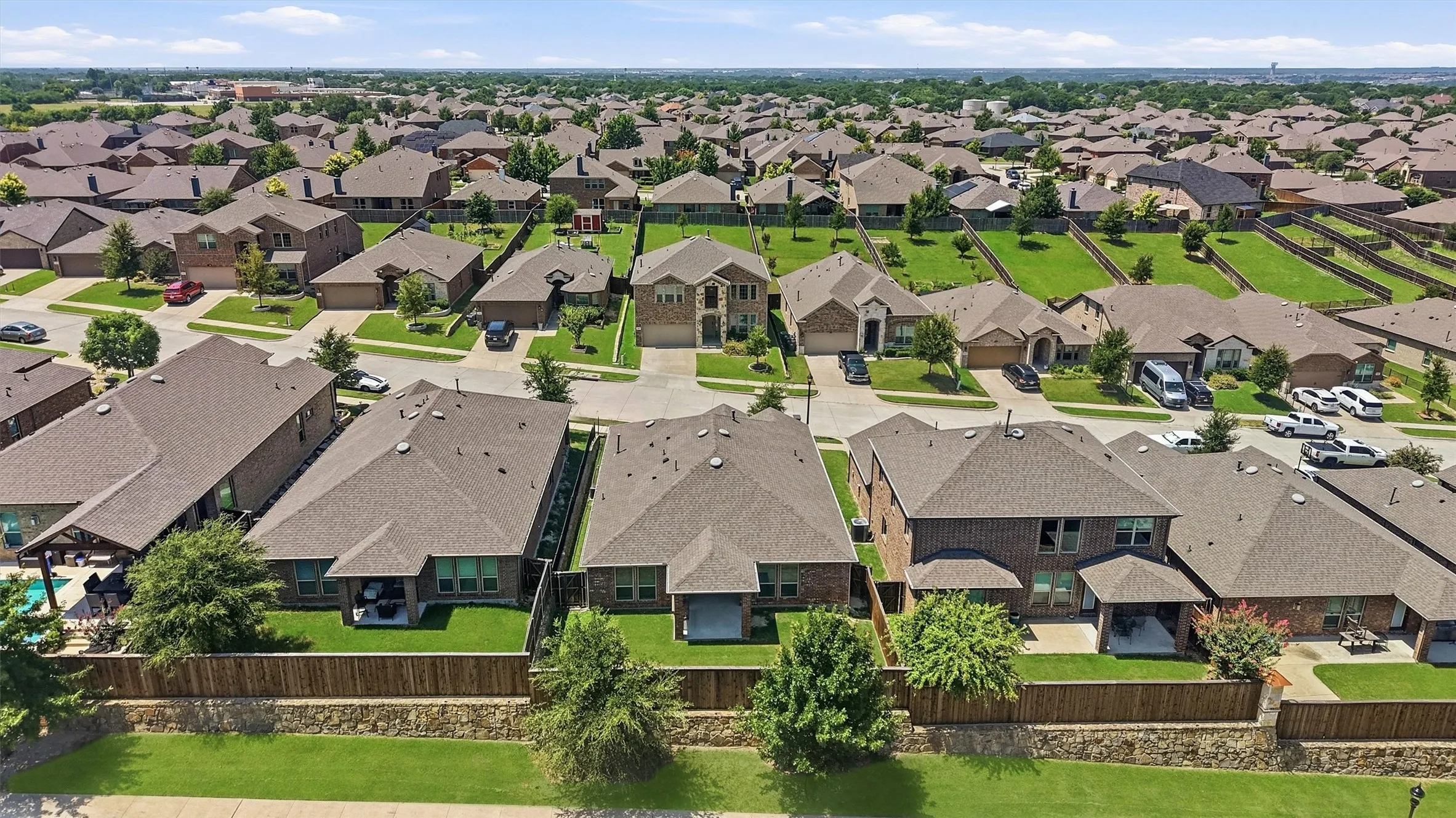 Single Family Residence For Sale in Collin County , 1217 Gibson Drive, Melissa, Texas 75454, 3 Bedroom, 2 Bathroom, 2 Garage spaces, 1,873 Sqft, built in 2019, mls#21339453, Real Estate Agent in Melissa, Homes For Sale in Collin county, Homes For Sale in Melissa, Realtor in Melissa Texas, Real Estate Brokerage Independent Realty Texas, Luminita Cordes Realtor