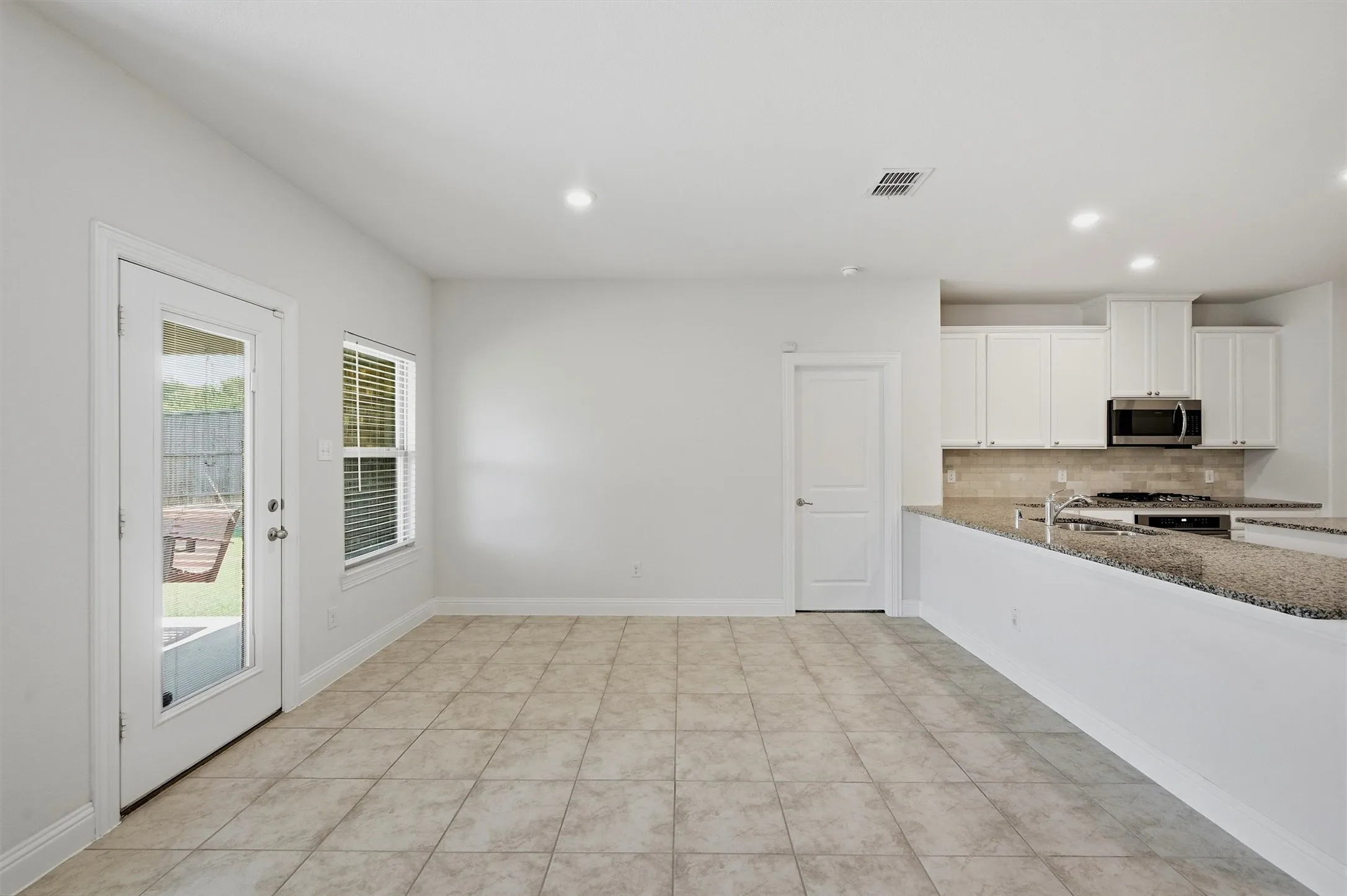 Single Family Residence For Sale in Collin County , 1217 Gibson Drive, Melissa, Texas 75454, 3 Bedroom, 2 Bathroom, 2 Garage spaces, 1,873 Sqft, built in 2019, mls#21339453, Real Estate Agent in Melissa, Homes For Sale in Collin county, Homes For Sale in Melissa, Realtor in Melissa Texas, Real Estate Brokerage Independent Realty Texas, Luminita Cordes Realtor