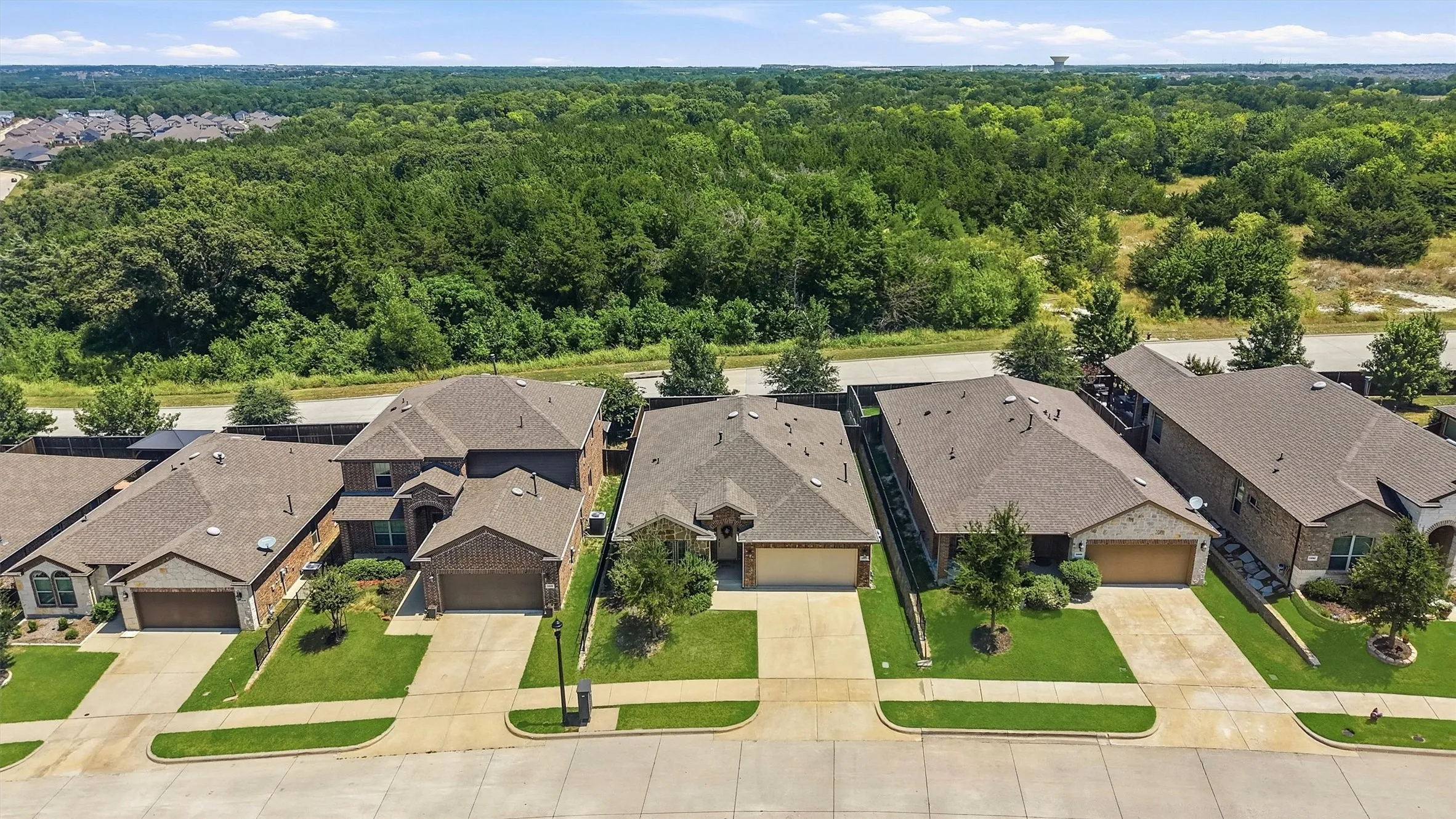 Single Family Residence For Sale in Collin County , 1217 Gibson Drive, Melissa, Texas 75454, 3 Bedroom, 2 Bathroom, 2 Garage spaces, 1,873 Sqft, built in 2019, mls#21339453, Real Estate Agent in Melissa, Homes For Sale in Collin county, Homes For Sale in Melissa, Realtor in Melissa Texas, Real Estate Brokerage Independent Realty Texas, Luminita Cordes Realtor