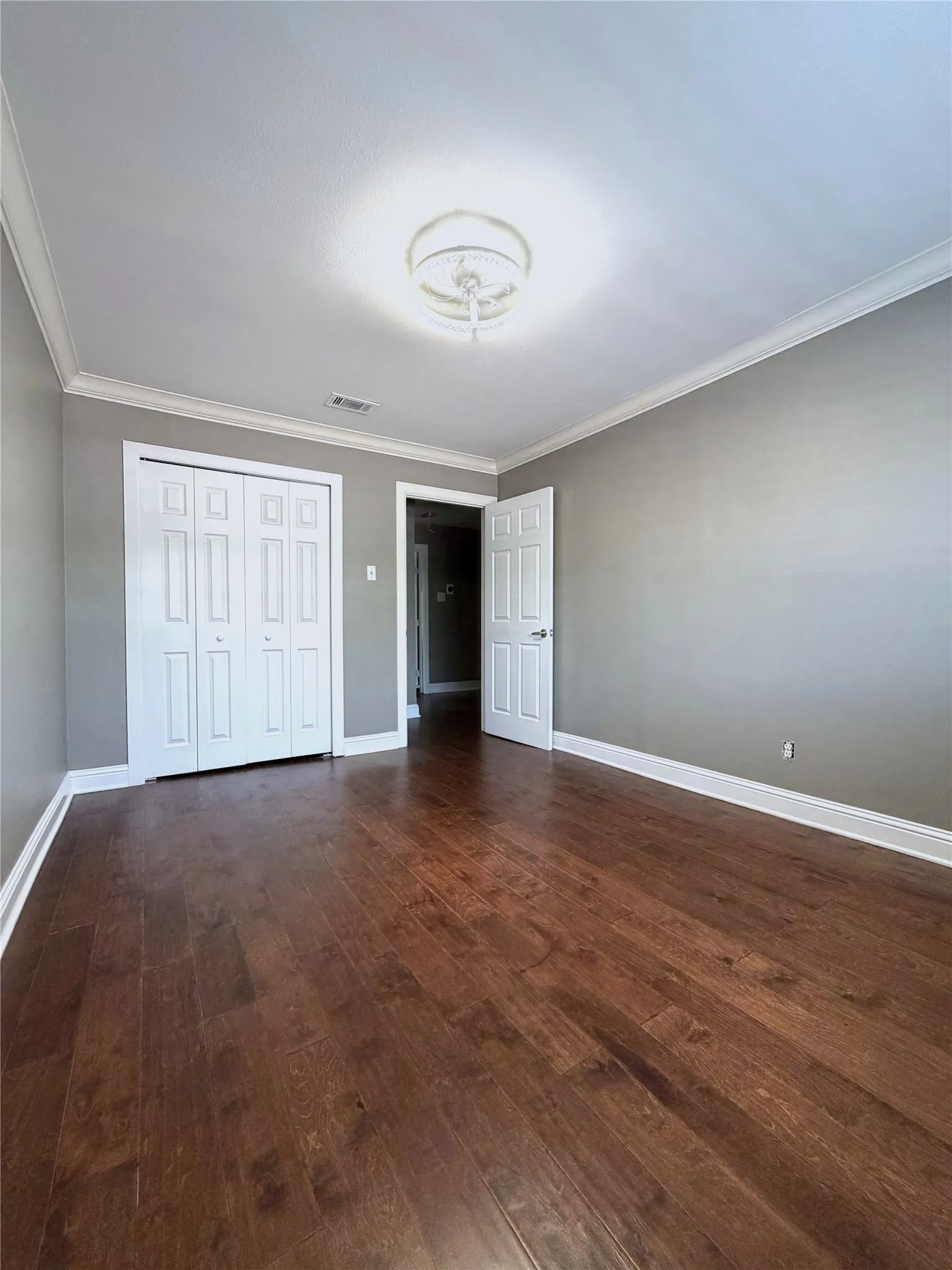 Townhouse For Sale in Dallas County , 625 Trailwood Court, Garland, Texas 75043, 3 Bedroom, 3 Bathroom, Garage spaces, 1,584 Sqft, built in 1973, mls#21332673, Real Estate Agent in Garland, Homes For Sale in Dallas county, Homes For Sale in Garland, Realtor in Garland Texas, Real Estate Brokerage Independent Realty Texas, Luminita Cordes Realtor