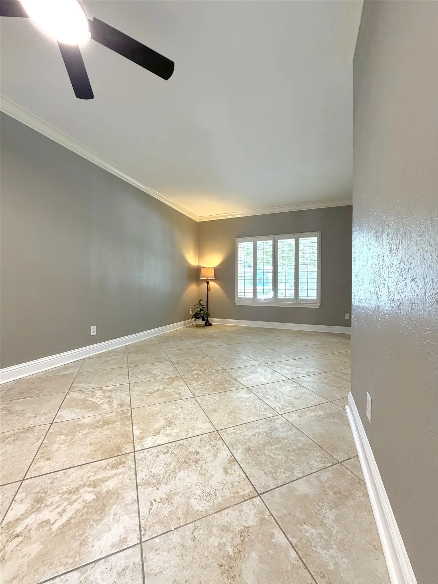 Townhouse For Sale in Dallas County , 625 Trailwood Court, Garland, Texas 75043, 3 Bedroom, 3 Bathroom, Garage spaces, 1,584 Sqft, built in 1973, mls#21332673, Real Estate Agent in Garland, Homes For Sale in Dallas county, Homes For Sale in Garland, Realtor in Garland Texas, Real Estate Brokerage Independent Realty Texas, Luminita Cordes Realtor