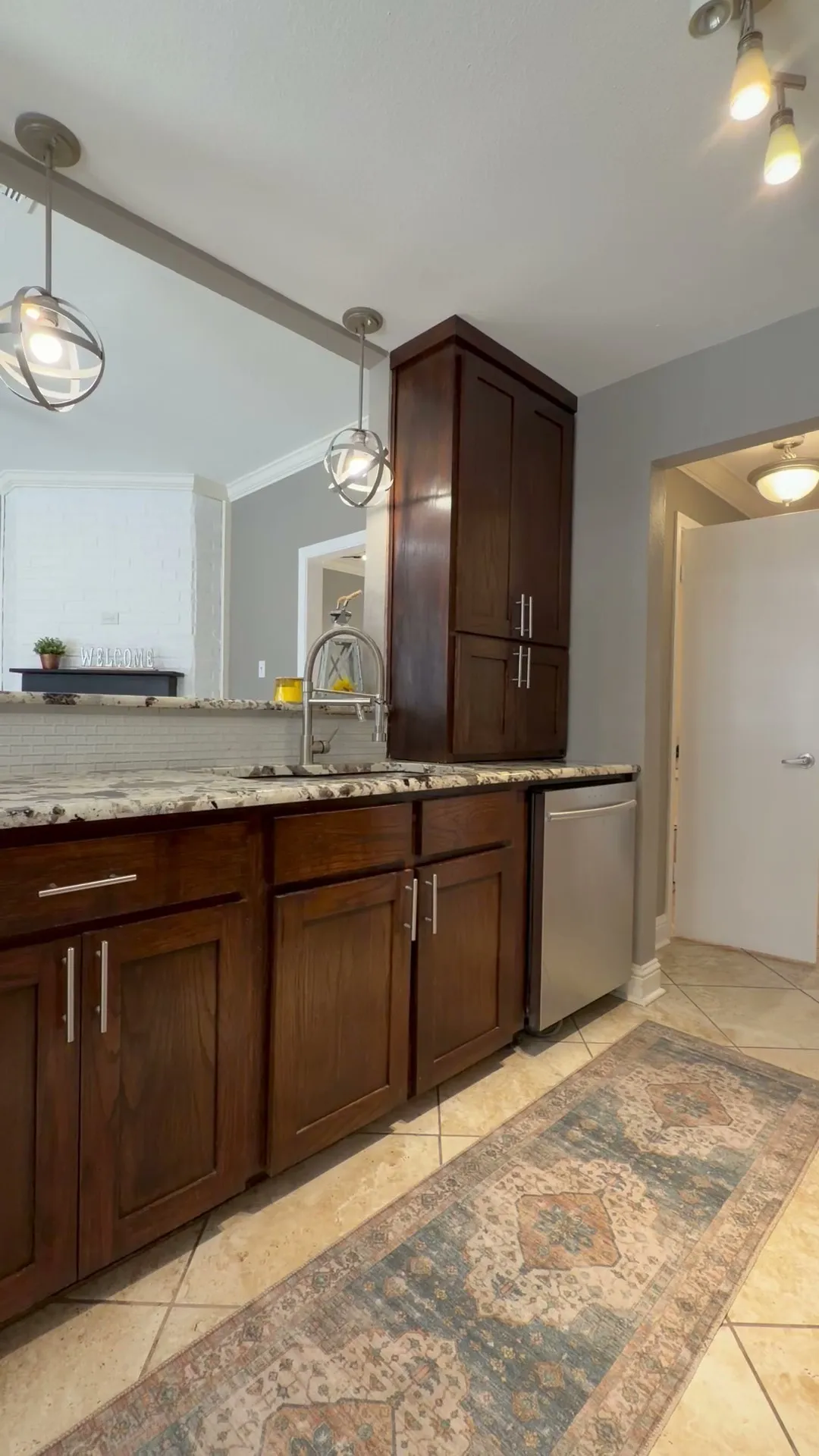 Townhouse For Sale in Dallas County , 625 Trailwood Court, Garland, Texas 75043, 3 Bedroom, 3 Bathroom, Garage spaces, 1,584 Sqft, built in 1973, mls#21332673, Real Estate Agent in Garland, Homes For Sale in Dallas county, Homes For Sale in Garland, Realtor in Garland Texas, Real Estate Brokerage Independent Realty Texas, Luminita Cordes Realtor