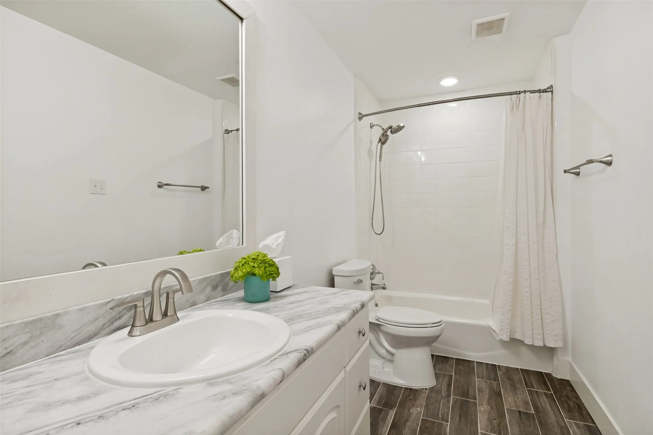 Single Family Residence For Sale in Dallas County , 5129 Mill Run Road, Dallas, Texas 75244, 3 Bedroom, 3 Bathroom, 2 Garage spaces, 2,159 Sqft, built in 1966, mls#21340449, Real Estate Agent in Dallas, Homes For Sale in Dallas county, Homes For Sale in Dallas, Realtor in Dallas Texas, Real Estate Brokerage Independent Realty Texas, Luminita Cordes Realtor