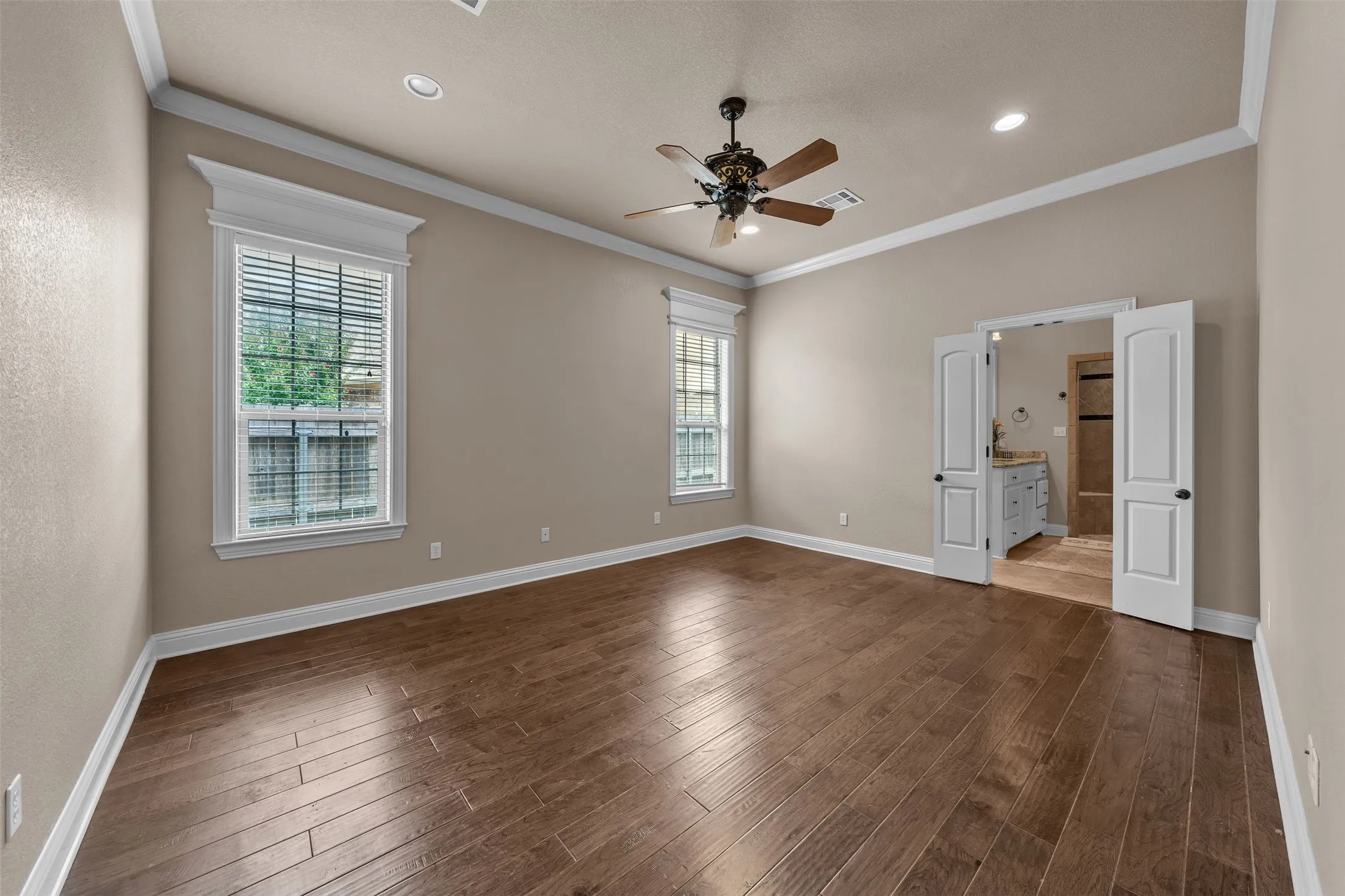Single Family Residence For Sale in Mc Lennan County , 335 Edinburgh Lane, Waco, Texas 76712, 4 Bedroom, 3 Bathroom, 2 Garage spaces, 2,371 Sqft, built in 2010, mls#21271455, Real Estate Agent in Waco, Homes For Sale in Mc Lennan county, Homes For Sale in Waco, Realtor in Waco Texas, Real Estate Brokerage Independent Realty Texas, Luminita Cordes Realtor