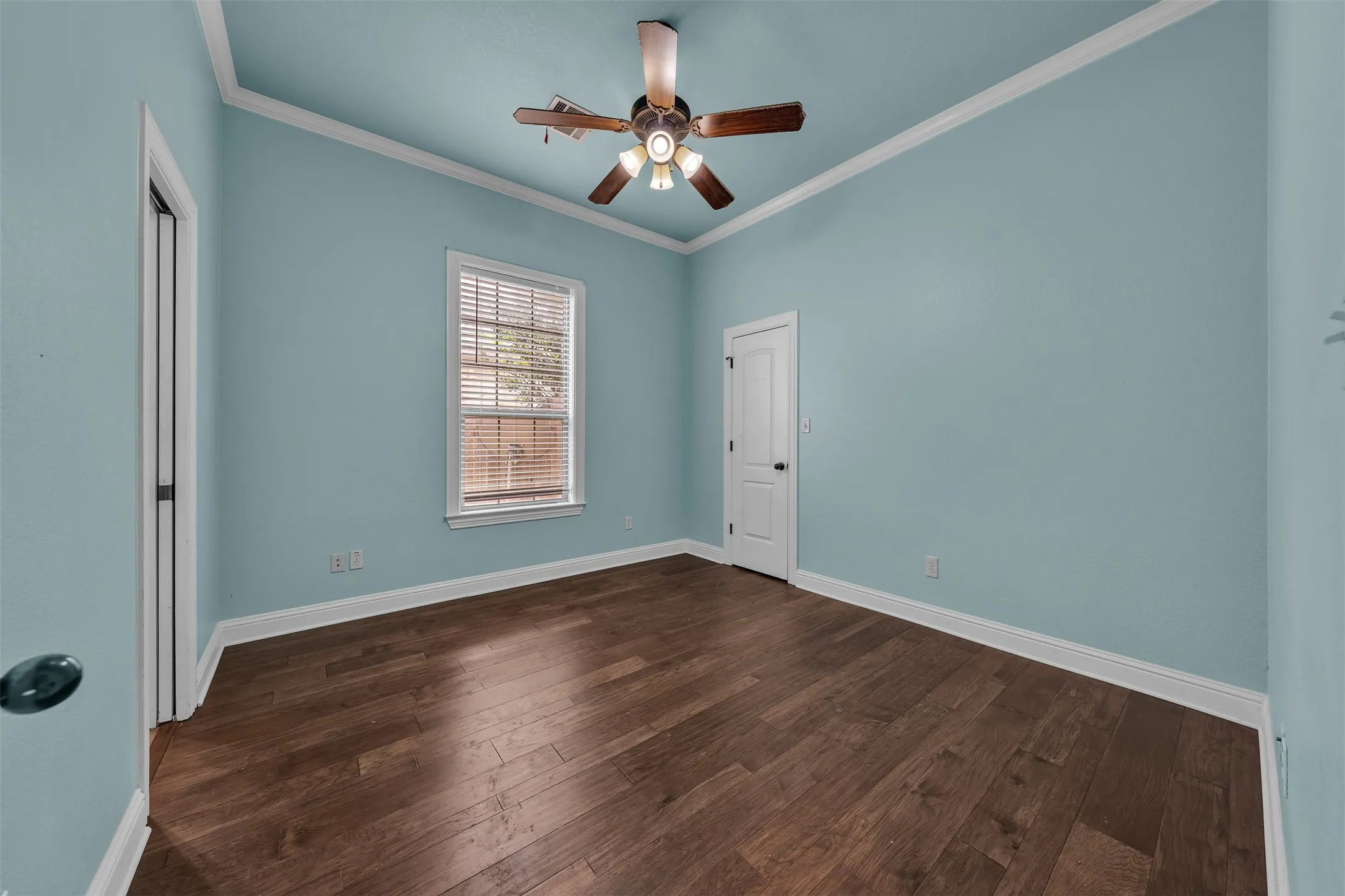 Single Family Residence For Sale in Mc Lennan County , 335 Edinburgh Lane, Waco, Texas 76712, 4 Bedroom, 3 Bathroom, 2 Garage spaces, 2,371 Sqft, built in 2010, mls#21271455, Real Estate Agent in Waco, Homes For Sale in Mc Lennan county, Homes For Sale in Waco, Realtor in Waco Texas, Real Estate Brokerage Independent Realty Texas, Luminita Cordes Realtor