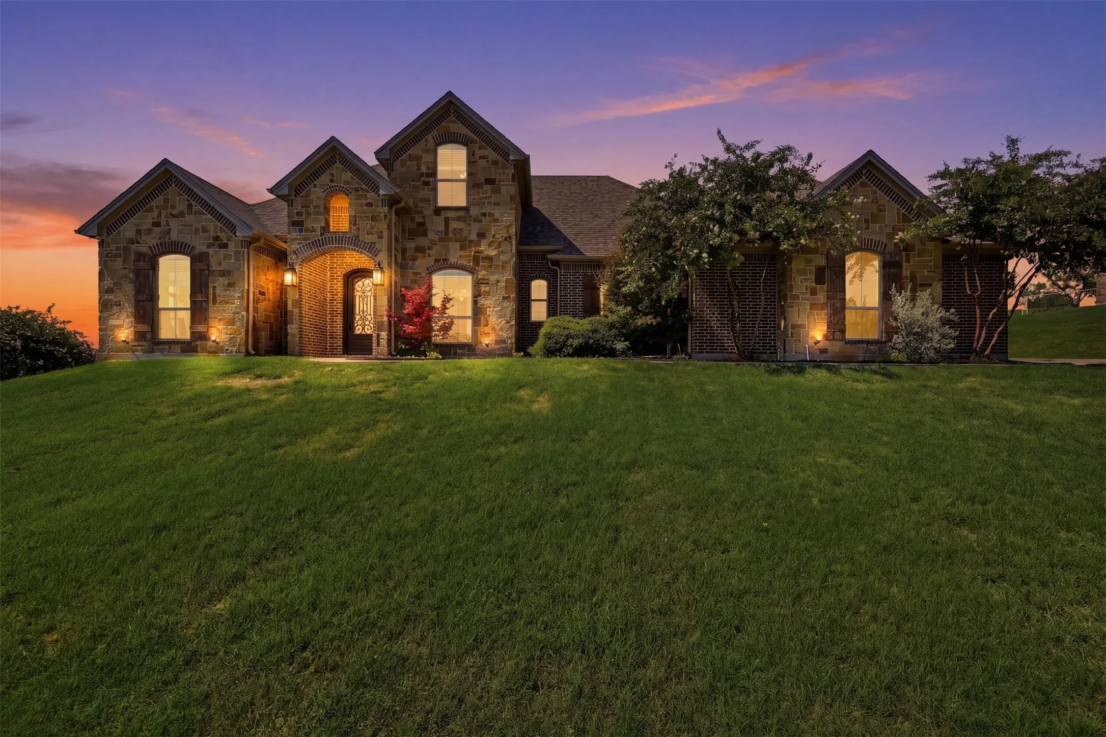 Single Family Residence For Sale in Tarrant County , 12409 Bella Vino Drive, Fort Worth, Texas 76126, 4 Bedroom, 4 Bathroom, 2 Garage spaces, 3,010 Sqft, built in 2012, mls#21337009, Real Estate Agent in Fort Worth, Homes For Sale in Tarrant county, Homes For Sale in Fort Worth, Realtor in Fort Worth Texas, Real Estate Brokerage Independent Realty Texas, Luminita Cordes Realtor