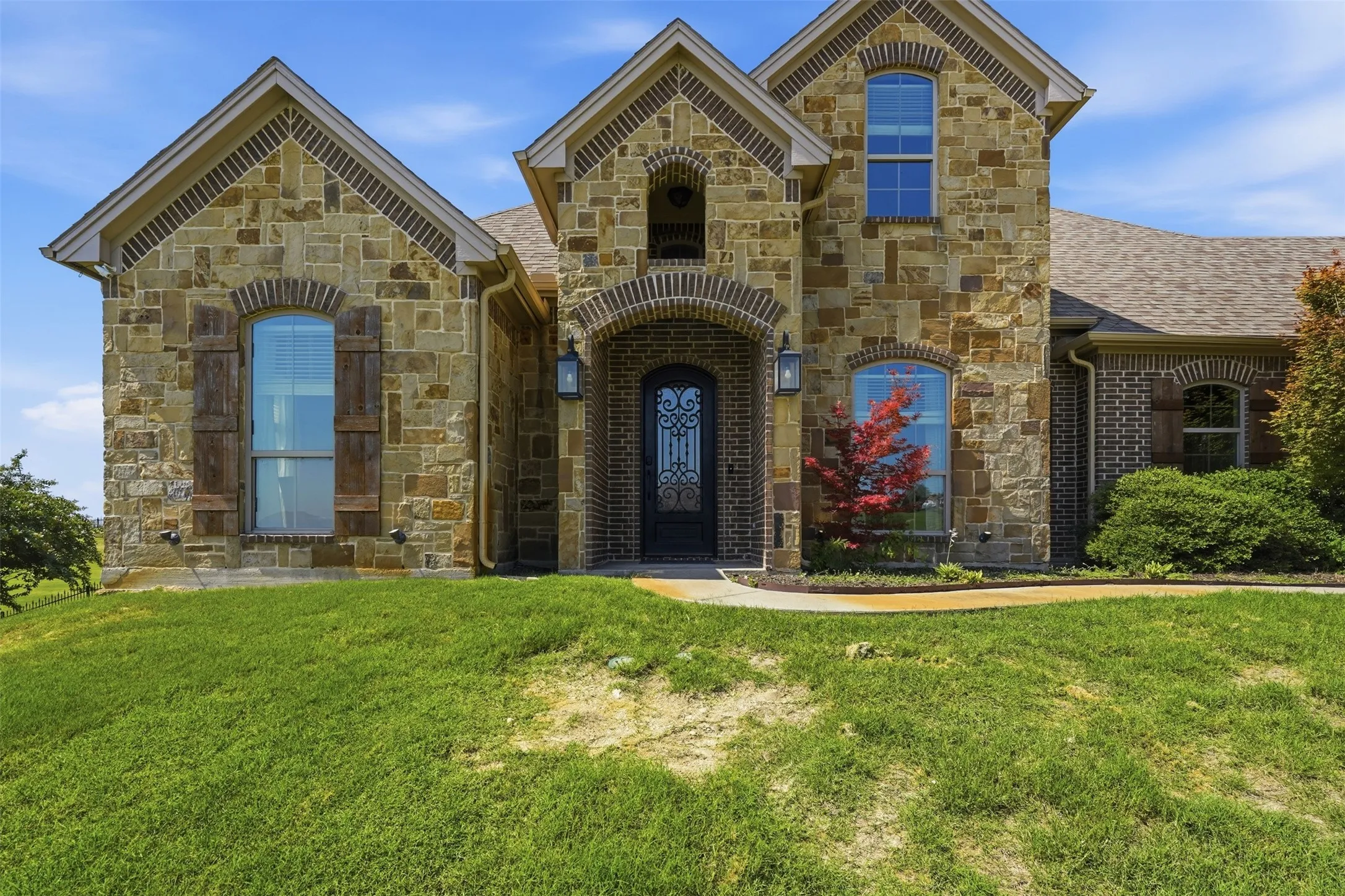 Single Family Residence For Sale in Tarrant County , 12409 Bella Vino Drive, Fort Worth, Texas 76126, 4 Bedroom, 4 Bathroom, 2 Garage spaces, 3,010 Sqft, built in 2012, mls#21337009, Real Estate Agent in Fort Worth, Homes For Sale in Tarrant county, Homes For Sale in Fort Worth, Realtor in Fort Worth Texas, Real Estate Brokerage Independent Realty Texas, Luminita Cordes Realtor