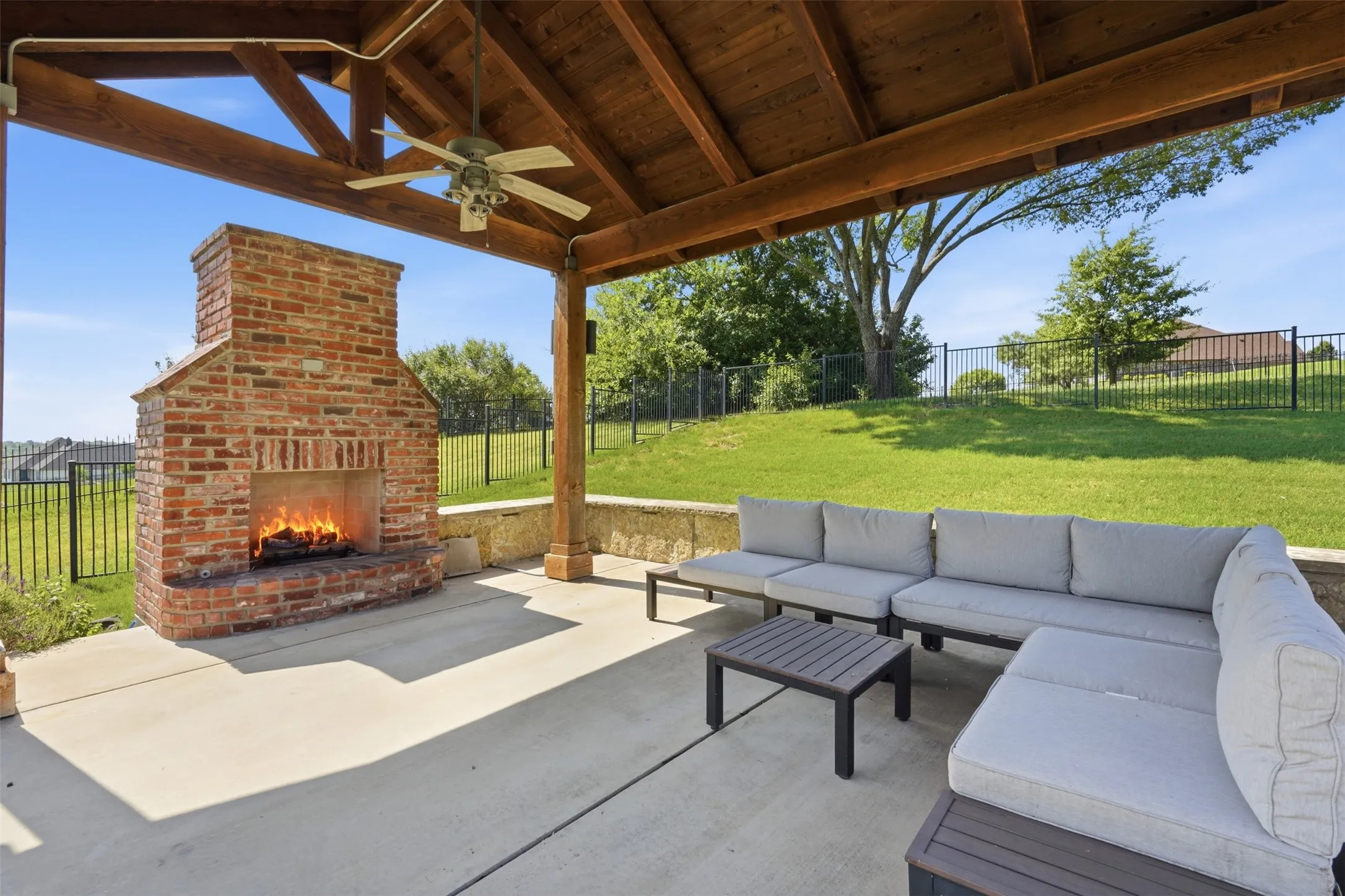 Single Family Residence For Sale in Tarrant County , 12409 Bella Vino Drive, Fort Worth, Texas 76126, 4 Bedroom, 4 Bathroom, 2 Garage spaces, 3,010 Sqft, built in 2012, mls#21337009, Real Estate Agent in Fort Worth, Homes For Sale in Tarrant county, Homes For Sale in Fort Worth, Realtor in Fort Worth Texas, Real Estate Brokerage Independent Realty Texas, Luminita Cordes Realtor