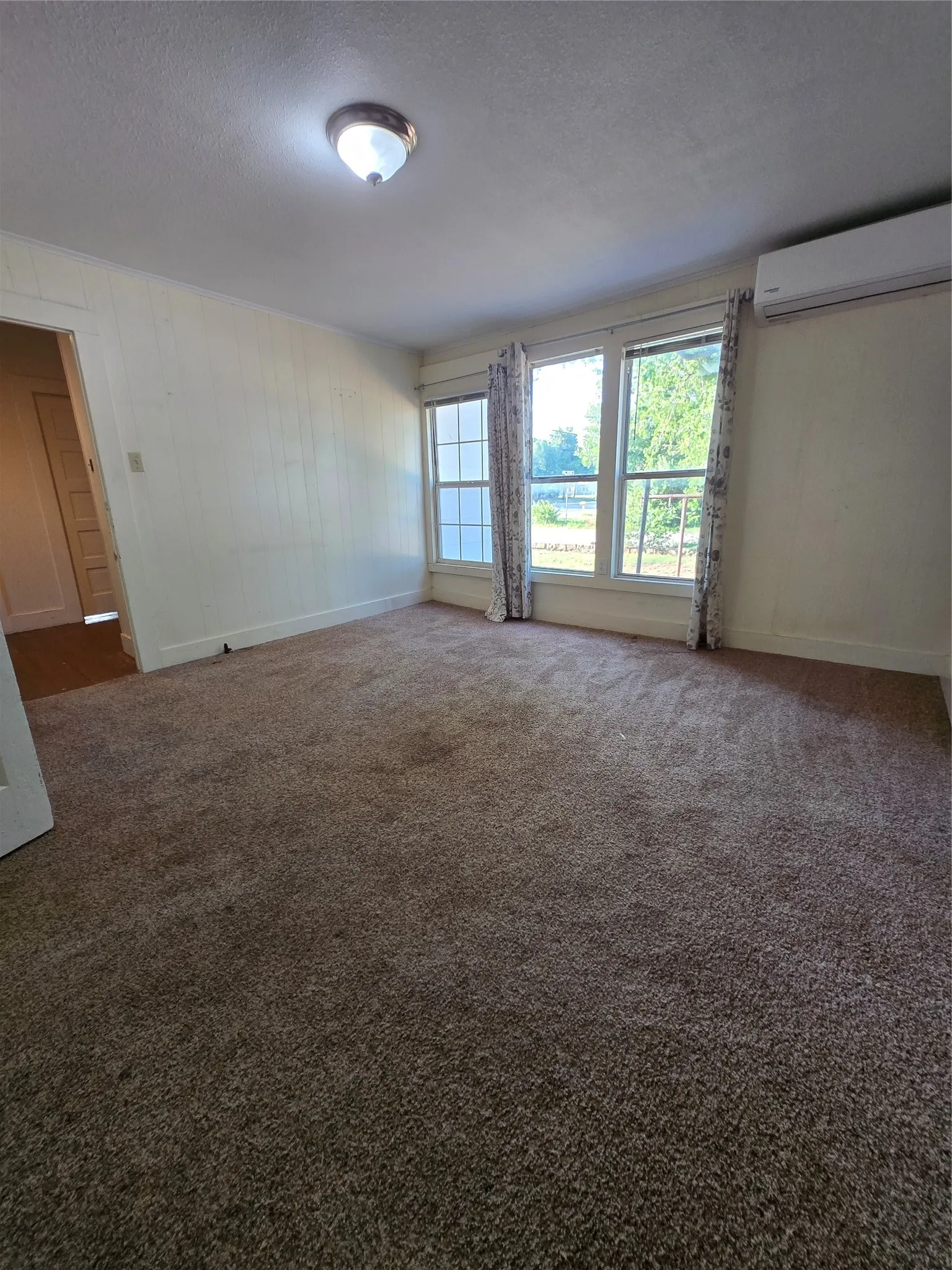 Single Family Residence For Sale in Coleman County , 714 S Commercial Avenue, Coleman, Texas 76834, 2 Bedrooms, 1 Bathroom, 1 Garage spaces, 1,261 Sqft, built in 1950, Price $85,000, mls#21340496, Real Estate Agent in Coleman, Homes For Sale in Coleman county, Homes For Sale in Coleman, Realtor in Coleman Texas, Real Estate Brokerage Independent Realty Texas, Luminita Cordes Realtor