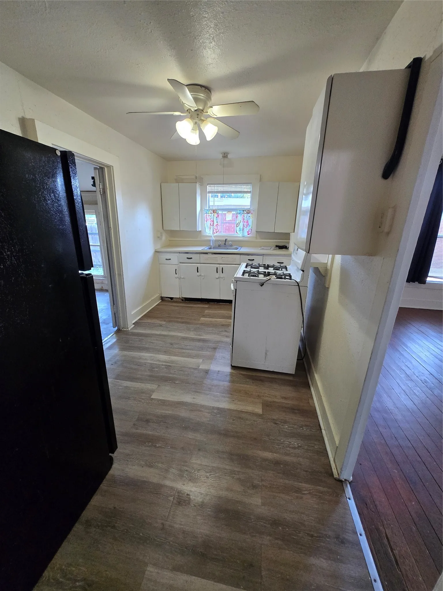 Single Family Residence For Sale in Coleman County , 714 S Commercial Avenue, Coleman, Texas 76834, 2 Bedrooms, 1 Bathroom, 1 Garage spaces, 1,261 Sqft, built in 1950, Price $85,000, mls#21340496, Real Estate Agent in Coleman, Homes For Sale in Coleman county, Homes For Sale in Coleman, Realtor in Coleman Texas, Real Estate Brokerage Independent Realty Texas, Luminita Cordes Realtor