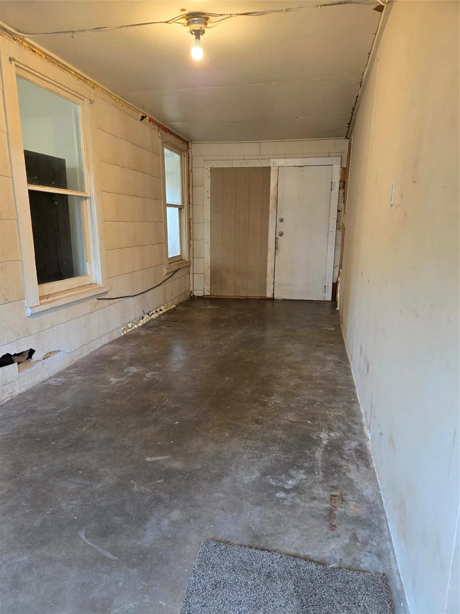 Single Family Residence For Sale in Coleman County , 714 S Commercial Avenue, Coleman, Texas 76834, 2 Bedrooms, 1 Bathroom, 1 Garage spaces, 1,261 Sqft, built in 1950, Price $85,000, mls#21340496, Real Estate Agent in Coleman, Homes For Sale in Coleman county, Homes For Sale in Coleman, Realtor in Coleman Texas, Real Estate Brokerage Independent Realty Texas, Luminita Cordes Realtor