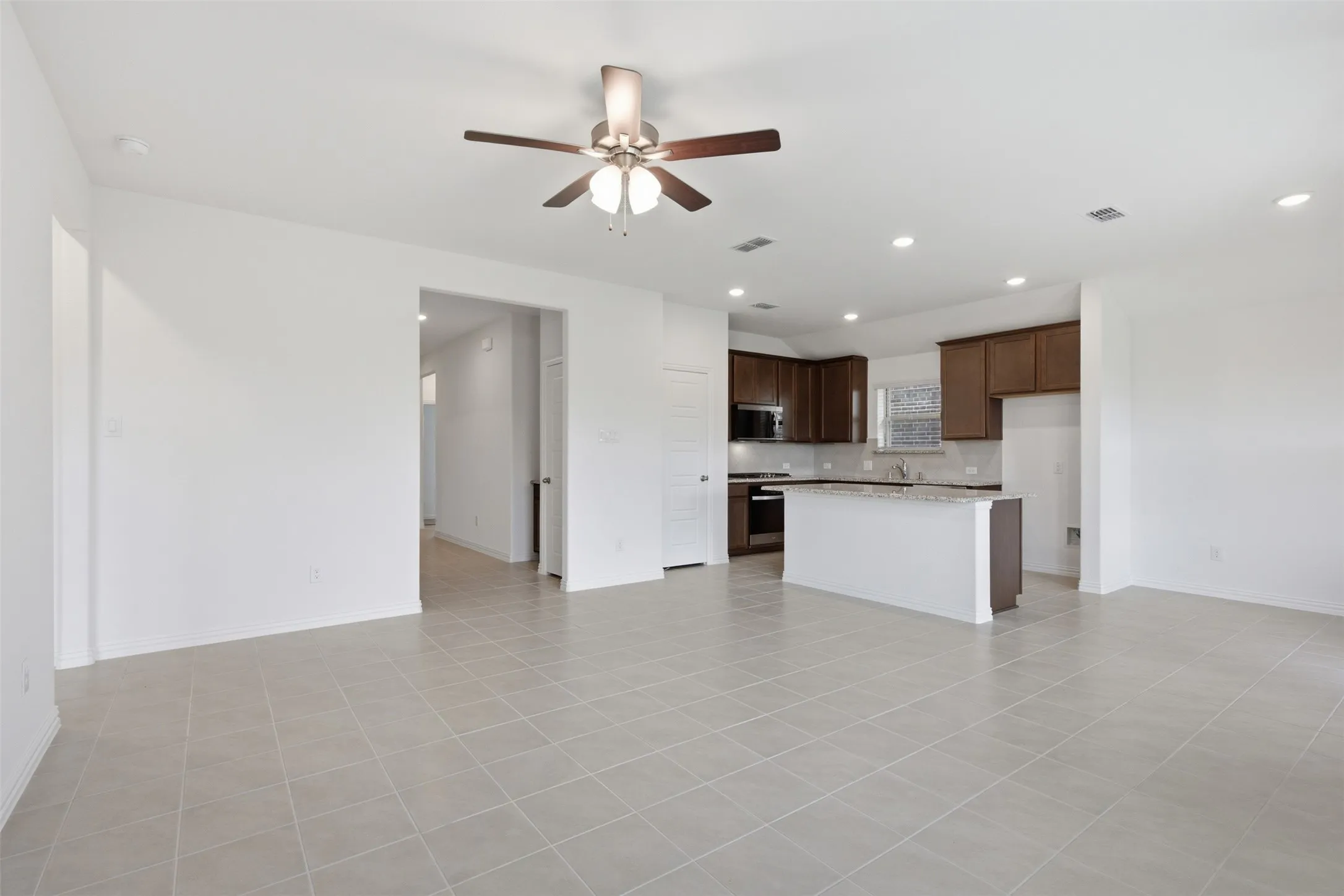 Single Family Residence For Rent in Denton County , 825 Birdie Drive, Little Elm, Texas 75068, 3 Bedroom, 2 Bathroom, 2 Garage spaces, 1,518 Sqft, built in 2026, mls#21340438, Real Estate Agent in Little Elm, Homes For Rent in Denton county, Homes For Rent in Little Elm, Realtor in Little Elm Texas, Real Estate Brokerage Independent Realty Texas, Luminita Cordes Realtor