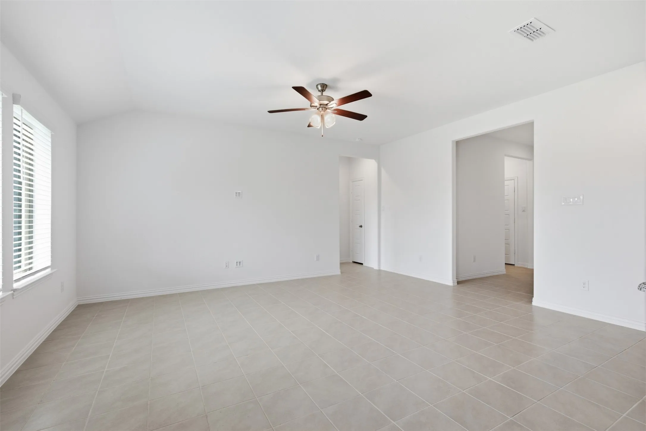 Single Family Residence For Rent in Denton County , 825 Birdie Drive, Little Elm, Texas 75068, 3 Bedroom, 2 Bathroom, 2 Garage spaces, 1,518 Sqft, built in 2026, mls#21340438, Real Estate Agent in Little Elm, Homes For Rent in Denton county, Homes For Rent in Little Elm, Realtor in Little Elm Texas, Real Estate Brokerage Independent Realty Texas, Luminita Cordes Realtor