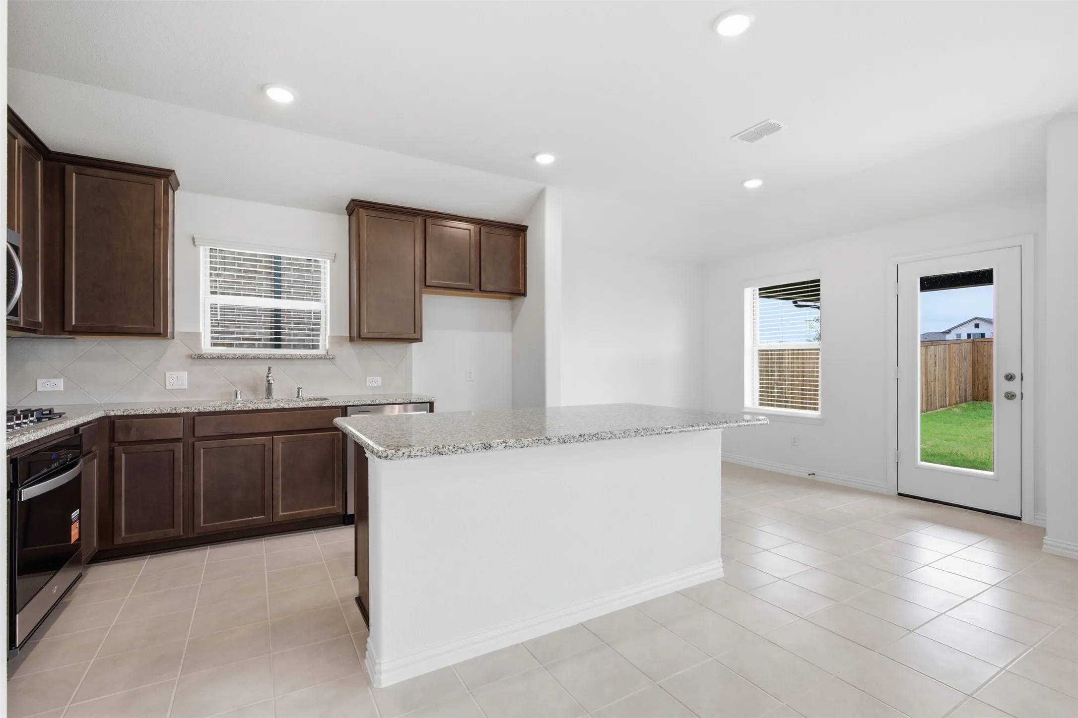 Single Family Residence For Rent in Denton County , 825 Birdie Drive, Little Elm, Texas 75068, 3 Bedroom, 2 Bathroom, 2 Garage spaces, 1,518 Sqft, built in 2026, mls#21340438, Real Estate Agent in Little Elm, Homes For Rent in Denton county, Homes For Rent in Little Elm, Realtor in Little Elm Texas, Real Estate Brokerage Independent Realty Texas, Luminita Cordes Realtor