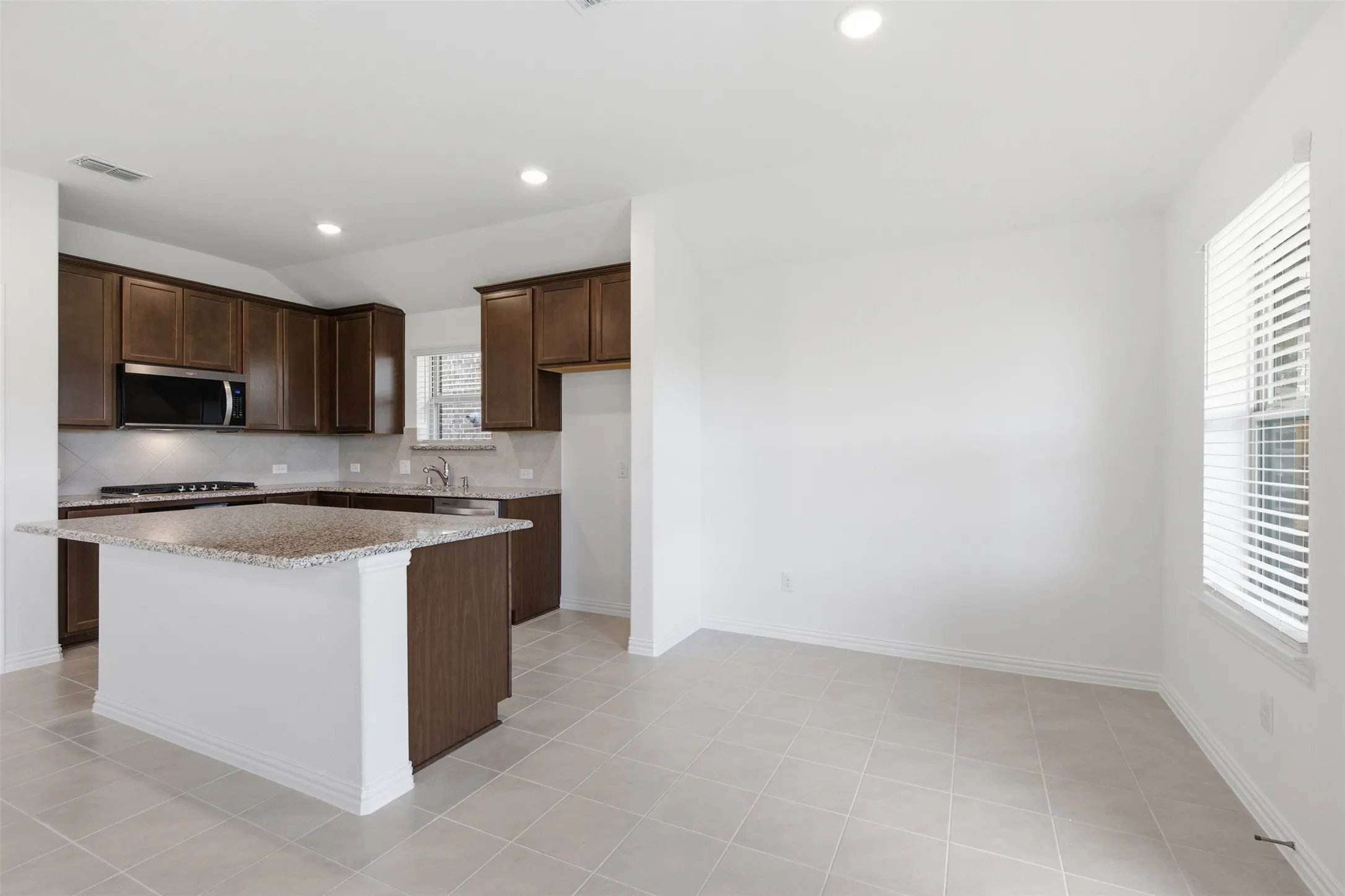 Single Family Residence For Rent in Denton County , 825 Birdie Drive, Little Elm, Texas 75068, 3 Bedroom, 2 Bathroom, 2 Garage spaces, 1,518 Sqft, built in 2026, mls#21340438, Real Estate Agent in Little Elm, Homes For Rent in Denton county, Homes For Rent in Little Elm, Realtor in Little Elm Texas, Real Estate Brokerage Independent Realty Texas, Luminita Cordes Realtor