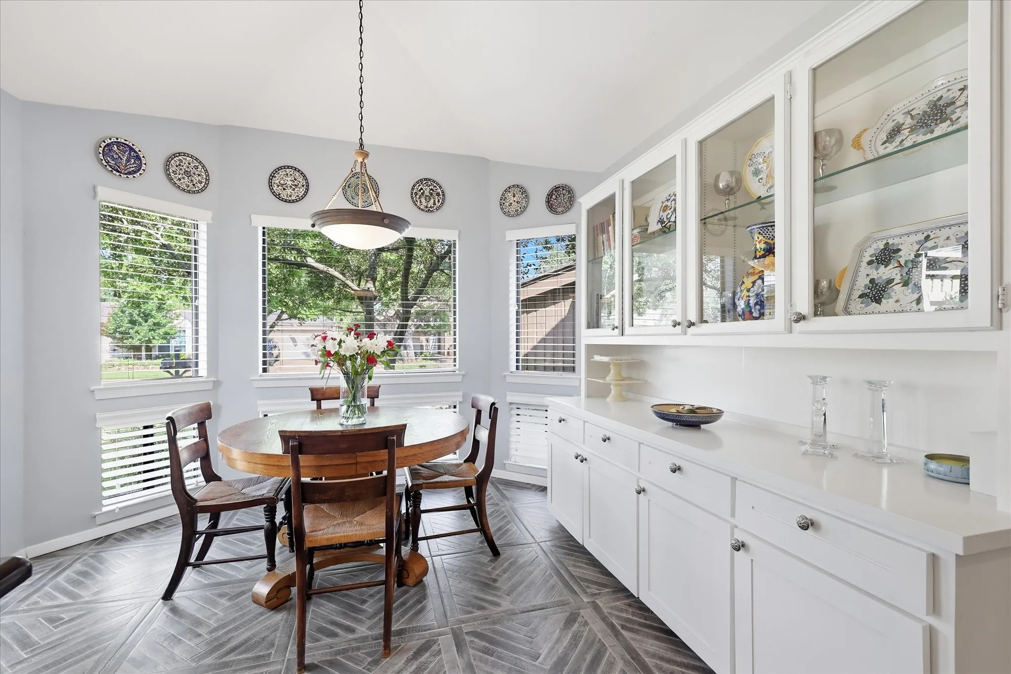 Single Family Residence For Sale in Dallas County , 15614 Ranchita Drive, Dallas, Texas 75248, 2 Bedroom, 2 Bathroom, 2 Garage spaces, 2,184 Sqft, built in 1981, mls#21336137, Real Estate Agent in Dallas, Homes For Sale in Dallas county, Homes For Sale in Dallas, Realtor in Dallas Texas, Real Estate Brokerage Independent Realty Texas, Luminita Cordes Realtor