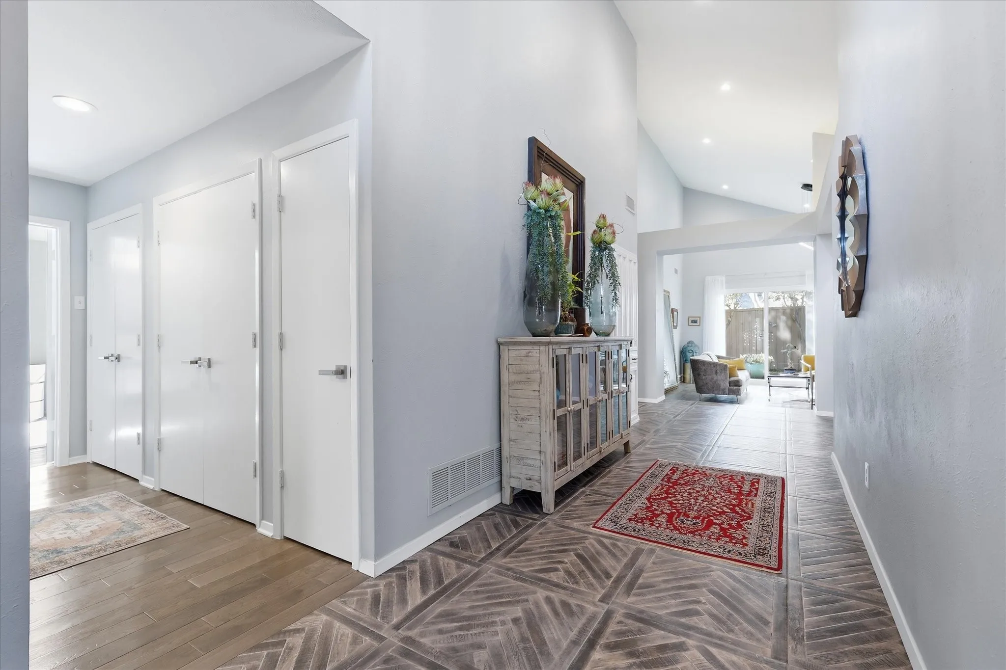 Single Family Residence For Sale in Dallas County , 15614 Ranchita Drive, Dallas, Texas 75248, 2 Bedroom, 2 Bathroom, 2 Garage spaces, 2,184 Sqft, built in 1981, mls#21336137, Real Estate Agent in Dallas, Homes For Sale in Dallas county, Homes For Sale in Dallas, Realtor in Dallas Texas, Real Estate Brokerage Independent Realty Texas, Luminita Cordes Realtor