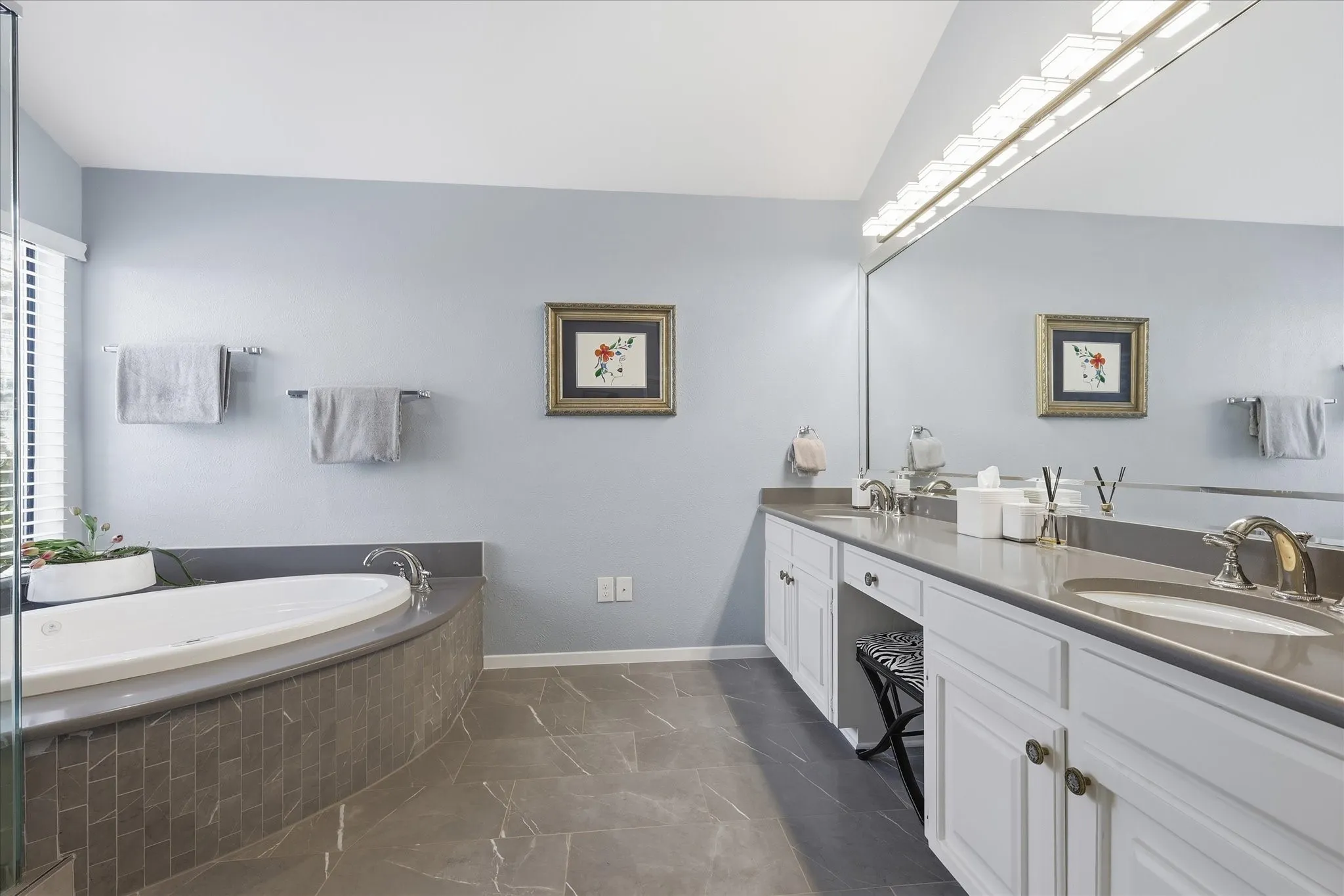 Single Family Residence For Sale in Dallas County , 15614 Ranchita Drive, Dallas, Texas 75248, 2 Bedroom, 2 Bathroom, 2 Garage spaces, 2,184 Sqft, built in 1981, mls#21336137, Real Estate Agent in Dallas, Homes For Sale in Dallas county, Homes For Sale in Dallas, Realtor in Dallas Texas, Real Estate Brokerage Independent Realty Texas, Luminita Cordes Realtor