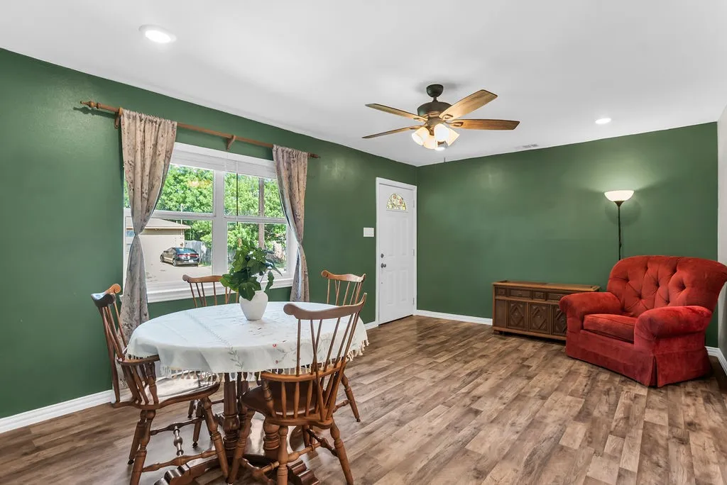 Single Family Residence For Sale in Dallas County , 2705 Brockbank Drive, Irving, Texas 75062, 3 Bedroom, 1 Bathroom, Garage spaces, 1,072 Sqft, built in 1953, mls#21339988, Real Estate Agent in Irving, Homes For Sale in Dallas county, Homes For Sale in Irving, Realtor in Irving Texas, Real Estate Brokerage Independent Realty Texas, Luminita Cordes Realtor