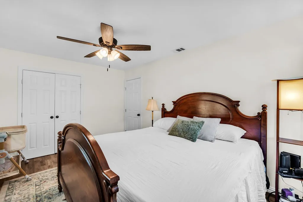 Single Family Residence For Sale in Dallas County , 2705 Brockbank Drive, Irving, Texas 75062, 3 Bedroom, 1 Bathroom, Garage spaces, 1,072 Sqft, built in 1953, mls#21339988, Real Estate Agent in Irving, Homes For Sale in Dallas county, Homes For Sale in Irving, Realtor in Irving Texas, Real Estate Brokerage Independent Realty Texas, Luminita Cordes Realtor