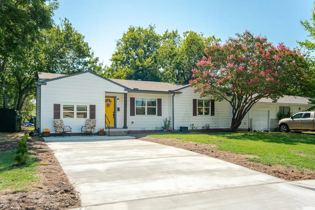 Single Family Residence For Sale in Dallas County , 2705 Brockbank Drive, Irving, Texas 75062, 3 Bedroom, 1 Bathroom, Garage spaces, 1,072 Sqft, built in 1953, mls#21339988, Real Estate Agent in Irving, Homes For Sale in Dallas county, Homes For Sale in Irving, Realtor in Irving Texas, Real Estate Brokerage Independent Realty Texas, Luminita Cordes Realtor