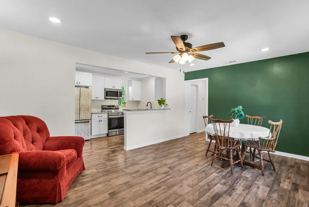 Single Family Residence For Sale in Dallas County , 2705 Brockbank Drive, Irving, Texas 75062, 3 Bedroom, 1 Bathroom, Garage spaces, 1,072 Sqft, built in 1953, mls#21339988, Real Estate Agent in Irving, Homes For Sale in Dallas county, Homes For Sale in Irving, Realtor in Irving Texas, Real Estate Brokerage Independent Realty Texas, Luminita Cordes Realtor