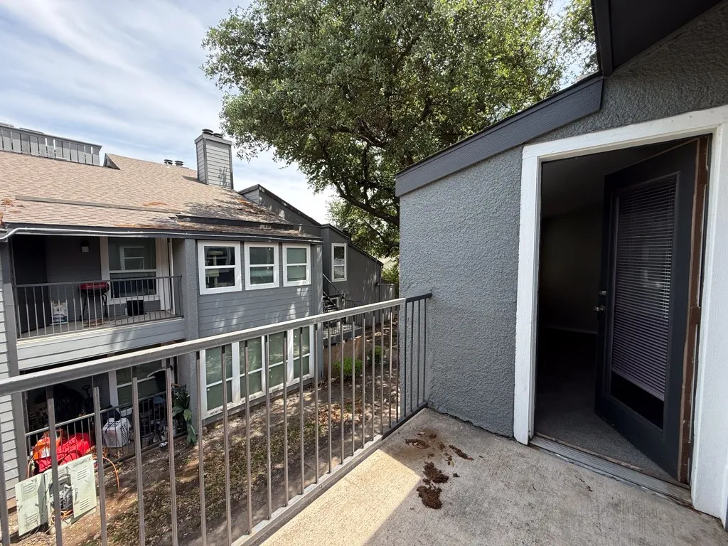 Condominium For Sale in Dallas County , 9696 Walnut Street 2013, Dallas, Texas 75243, 1 Bedroom, 1 Bathroom, Garage spaces, 730 Sqft, built in 1981, Price $55,000, mls#21340503, Real Estate Agent in Dallas, Homes For Sale in Dallas county, Homes For Sale in Dallas, Realtor in Dallas Texas, Real Estate Brokerage Independent Realty Texas, Luminita Cordes Realtor