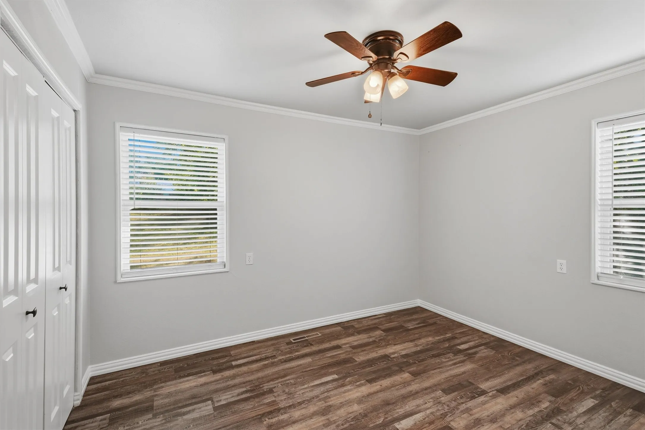 Single Family Residence For Sale in Tarrant County , 6214 Shadydell Drive, Fort Worth, Texas 76135, 2 Bedroom, 1 Bathroom, 1 Garage spaces, 1,008 Sqft, built in 1963, mls#21340506, Real Estate Agent in Fort Worth, Homes For Sale in Tarrant county, Homes For Sale in Fort Worth, Realtor in Fort Worth Texas, Real Estate Brokerage Independent Realty Texas, Luminita Cordes Realtor