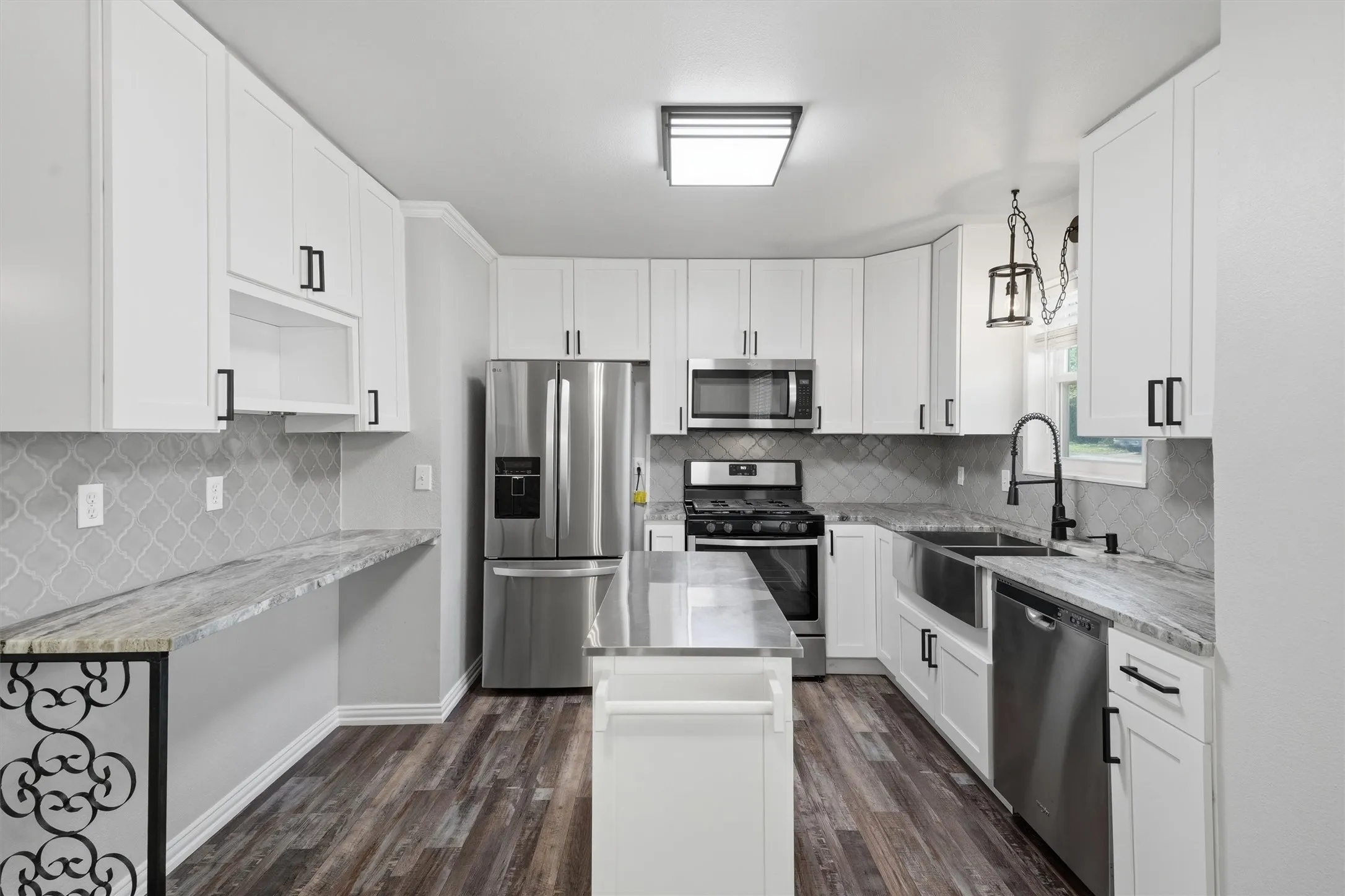 Single Family Residence For Sale in Tarrant County , 6214 Shadydell Drive, Fort Worth, Texas 76135, 2 Bedroom, 1 Bathroom, 1 Garage spaces, 1,008 Sqft, built in 1963, mls#21340506, Real Estate Agent in Fort Worth, Homes For Sale in Tarrant county, Homes For Sale in Fort Worth, Realtor in Fort Worth Texas, Real Estate Brokerage Independent Realty Texas, Luminita Cordes Realtor
