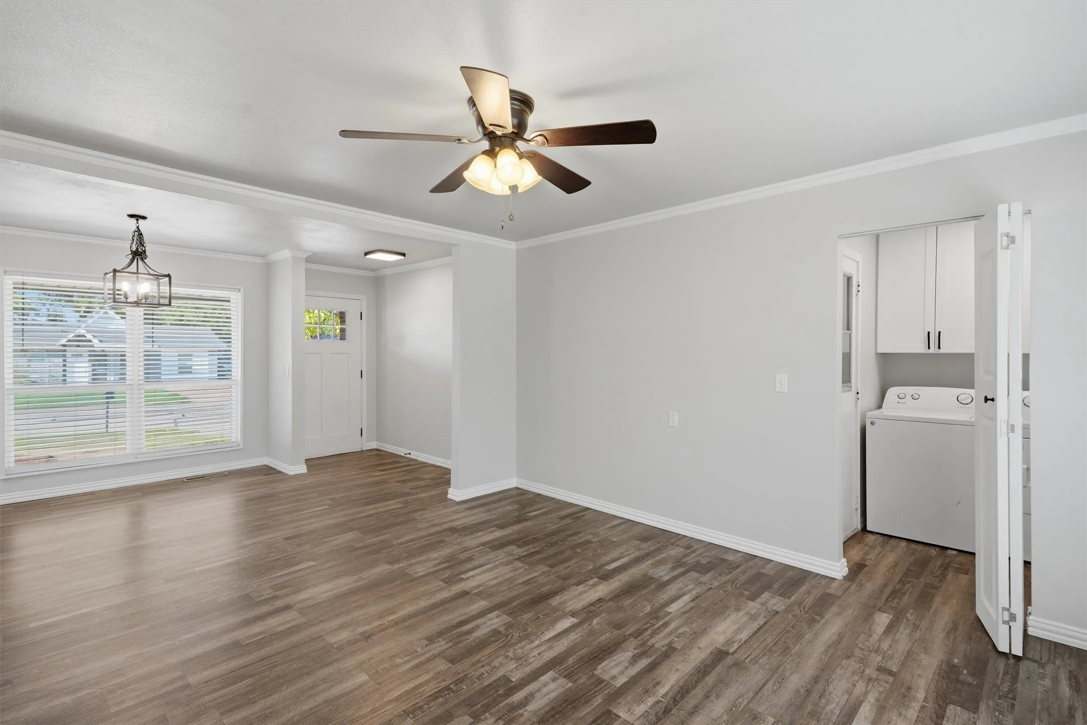 Single Family Residence For Sale in Tarrant County , 6214 Shadydell Drive, Fort Worth, Texas 76135, 2 Bedroom, 1 Bathroom, 1 Garage spaces, 1,008 Sqft, built in 1963, mls#21340506, Real Estate Agent in Fort Worth, Homes For Sale in Tarrant county, Homes For Sale in Fort Worth, Realtor in Fort Worth Texas, Real Estate Brokerage Independent Realty Texas, Luminita Cordes Realtor