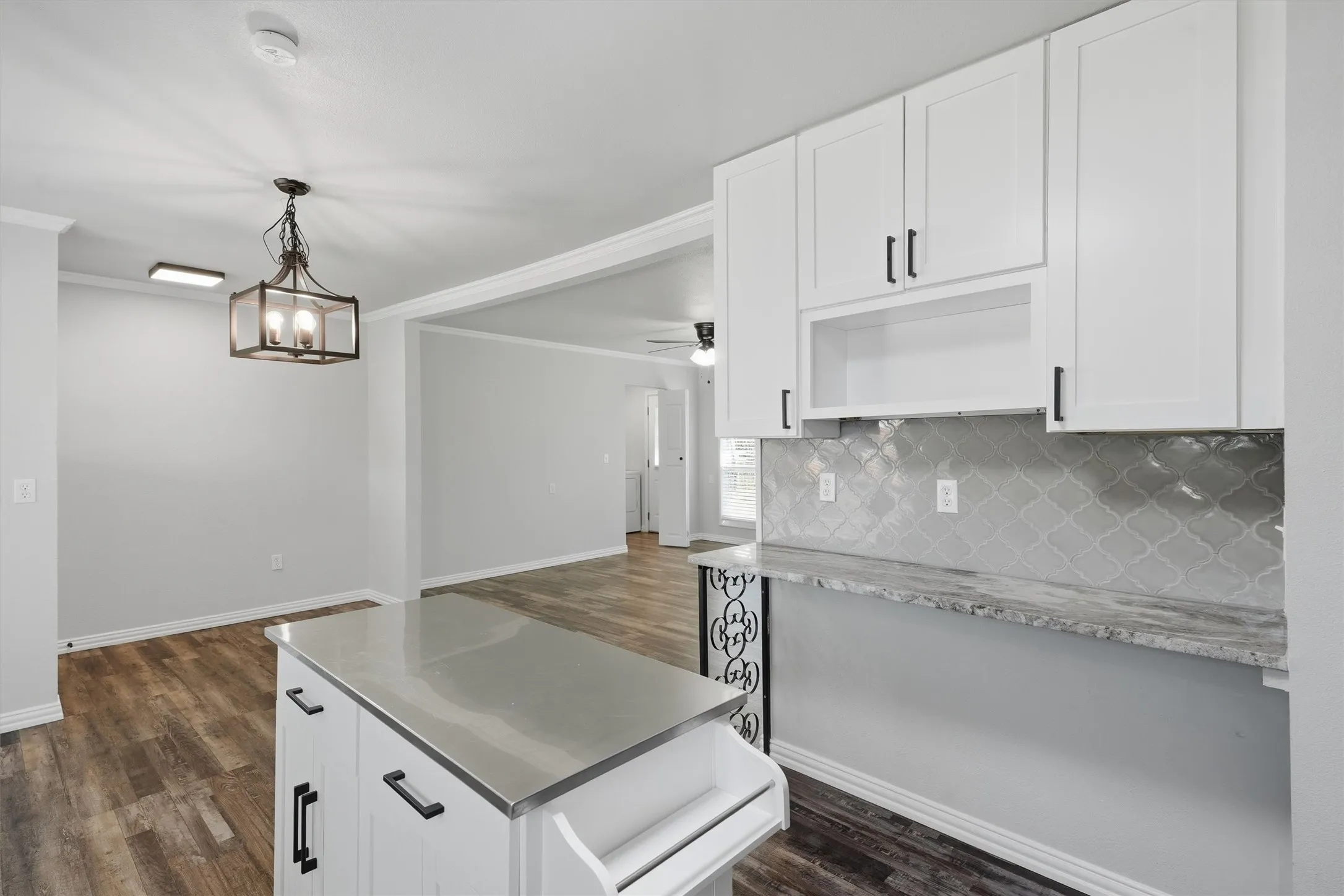 Single Family Residence For Sale in Tarrant County , 6214 Shadydell Drive, Fort Worth, Texas 76135, 2 Bedroom, 1 Bathroom, 1 Garage spaces, 1,008 Sqft, built in 1963, mls#21340506, Real Estate Agent in Fort Worth, Homes For Sale in Tarrant county, Homes For Sale in Fort Worth, Realtor in Fort Worth Texas, Real Estate Brokerage Independent Realty Texas, Luminita Cordes Realtor