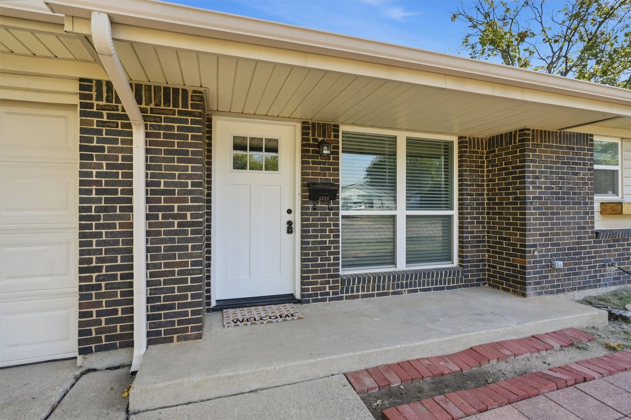 Single Family Residence For Sale in Tarrant County , 6214 Shadydell Drive, Fort Worth, Texas 76135, 2 Bedroom, 1 Bathroom, 1 Garage spaces, 1,008 Sqft, built in 1963, mls#21340506, Real Estate Agent in Fort Worth, Homes For Sale in Tarrant county, Homes For Sale in Fort Worth, Realtor in Fort Worth Texas, Real Estate Brokerage Independent Realty Texas, Luminita Cordes Realtor