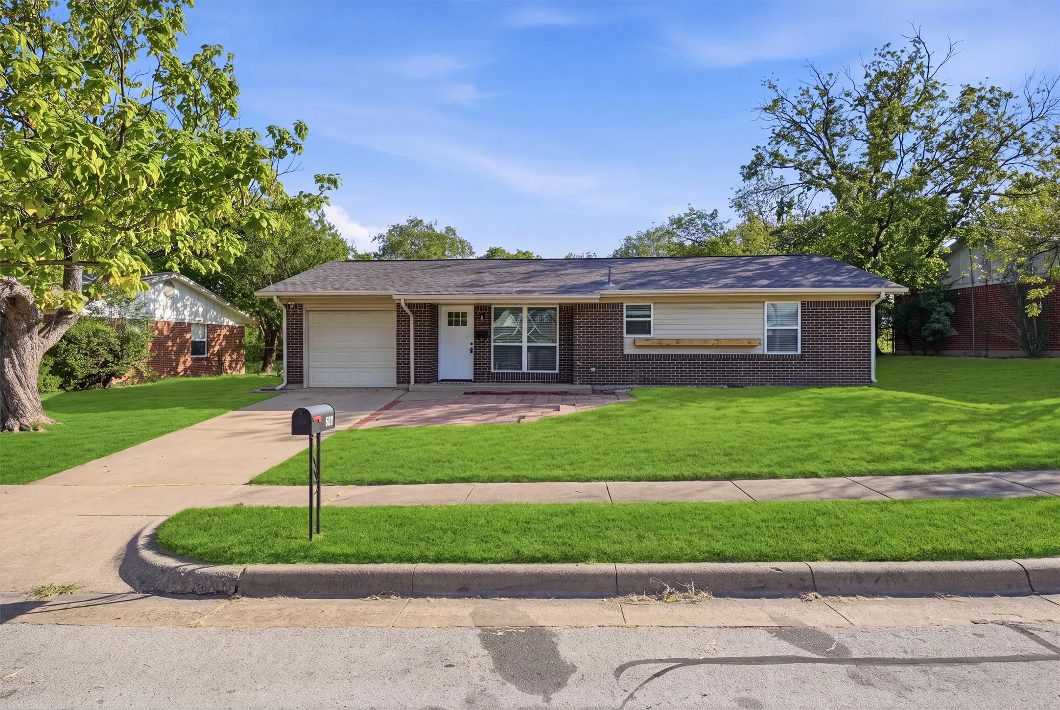 Single Family Residence For Sale in Tarrant County , 6214 Shadydell Drive, Fort Worth, Texas 76135, 2 Bedroom, 1 Bathroom, 1 Garage spaces, 1,008 Sqft, built in 1963, mls#21340506, Real Estate Agent in Fort Worth, Homes For Sale in Tarrant county, Homes For Sale in Fort Worth, Realtor in Fort Worth Texas, Real Estate Brokerage Independent Realty Texas, Luminita Cordes Realtor