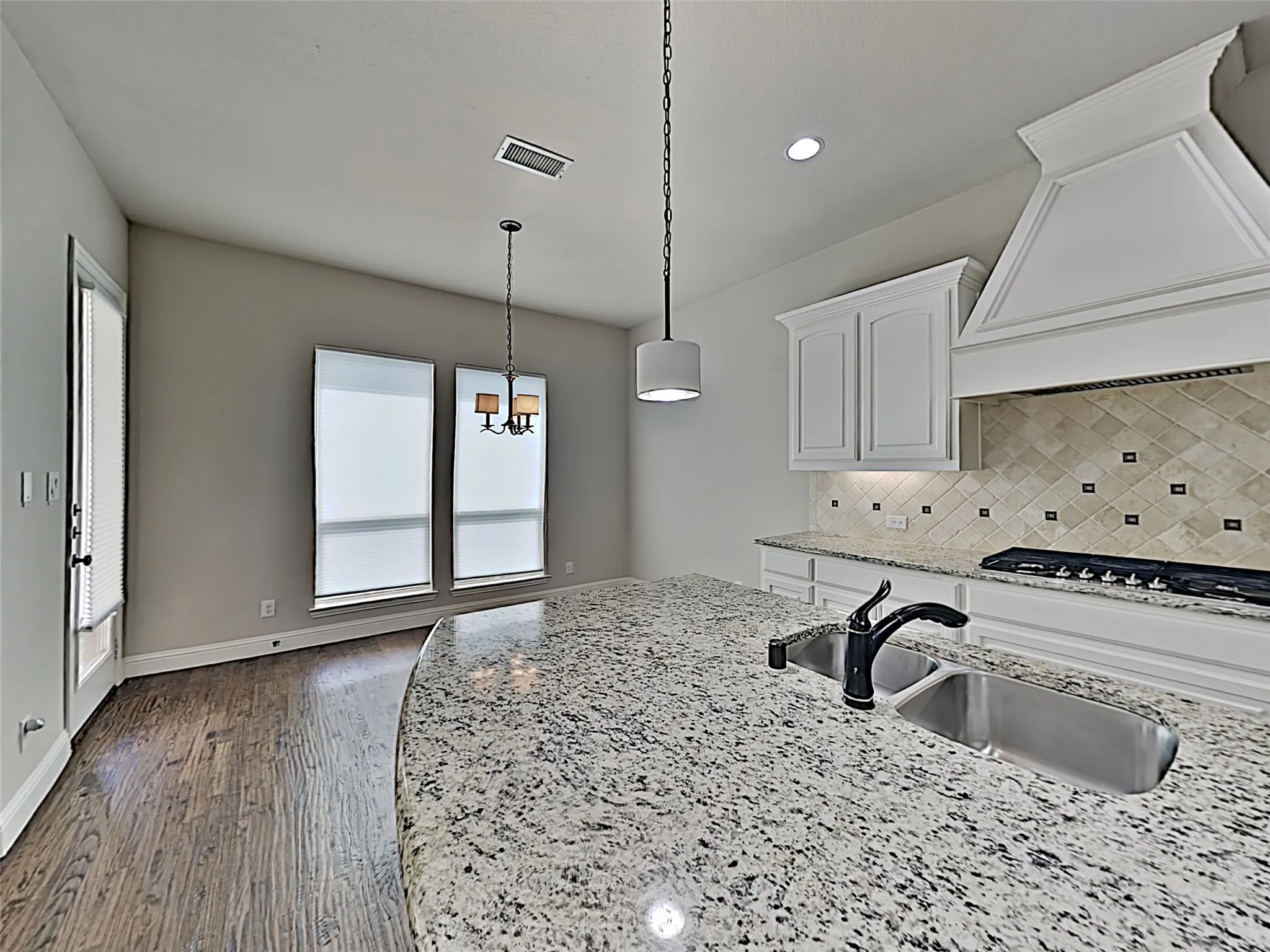 Single Family Residence For Rent in Tarrant County , 7017 Benjamin Way, Colleyville, Texas 76034, 4 Bedroom, 4 Bathroom, 3 Garage spaces, 3,501 Sqft, built in 2015, mls#21340358, Real Estate Agent in Colleyville, Homes For Rent in Tarrant county, Homes For Rent in Colleyville, Realtor in Colleyville Texas, Real Estate Brokerage Independent Realty Texas, Luminita Cordes Realtor