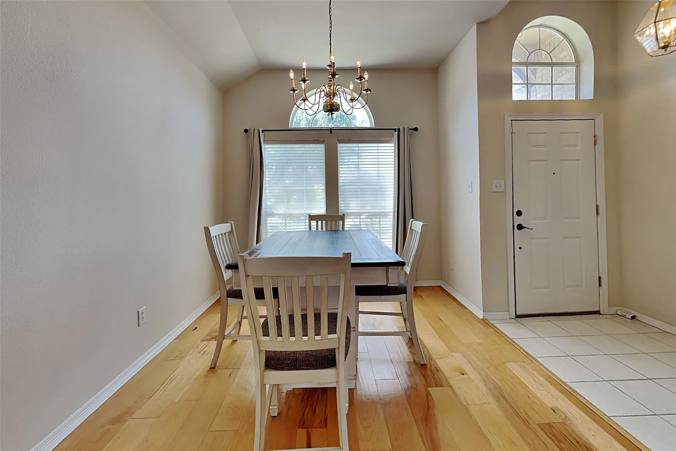 Single Family Residence For Rent in Denton County , 1716 Alpine Drive, Carrollton, Texas 75007, 3 Bedroom, 2 Bathroom, 2 Garage spaces, 2,021 Sqft, built in 1998, mls#21340357, Real Estate Agent in Carrollton, Homes For Rent in Denton county, Homes For Rent in Carrollton, Realtor in Carrollton Texas, Real Estate Brokerage Independent Realty Texas, Luminita Cordes Realtor